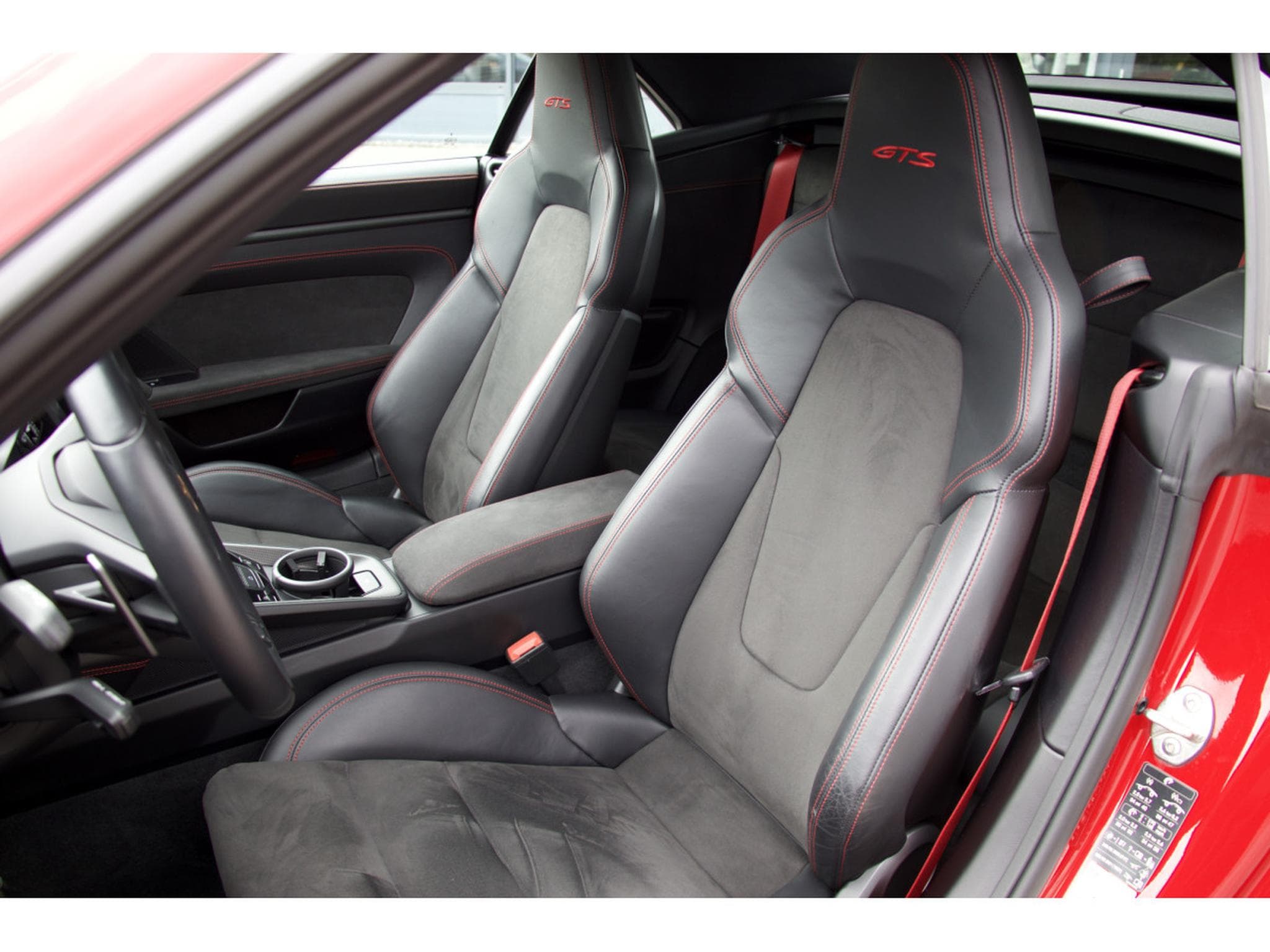 Porsche 911 992 Carrera 4 GTS Cabrio (2022) - Foto 6