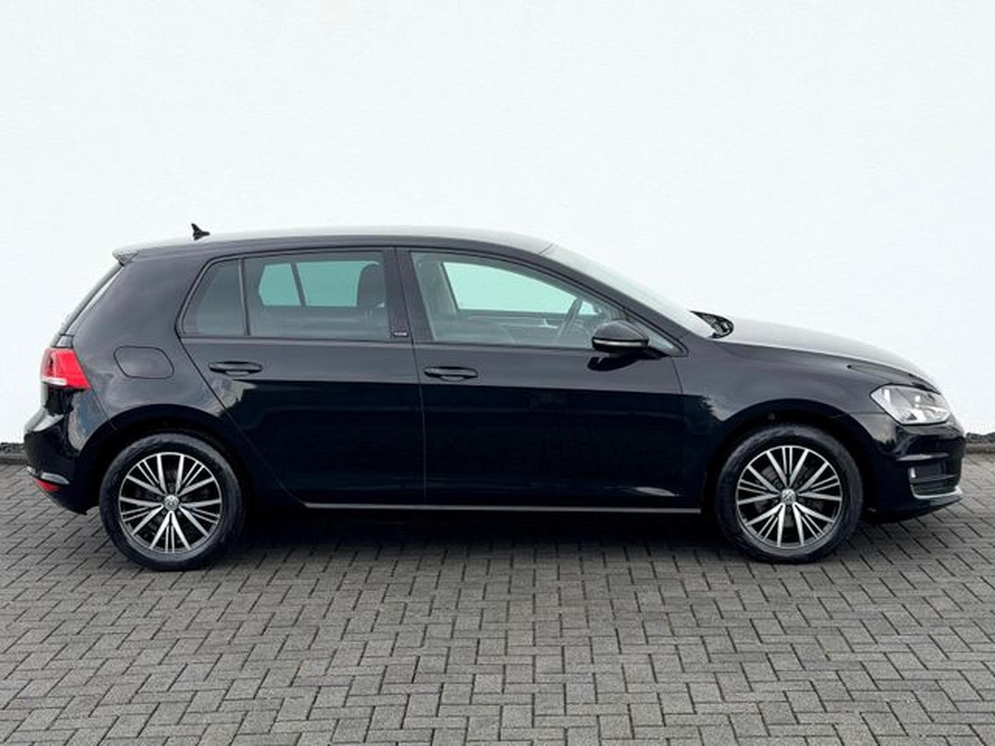 VW Golf Golf 7 Lim. Allstar 2.0 TDI /NAVI/PDC/AHK/GARANT (2017) - Foto 4