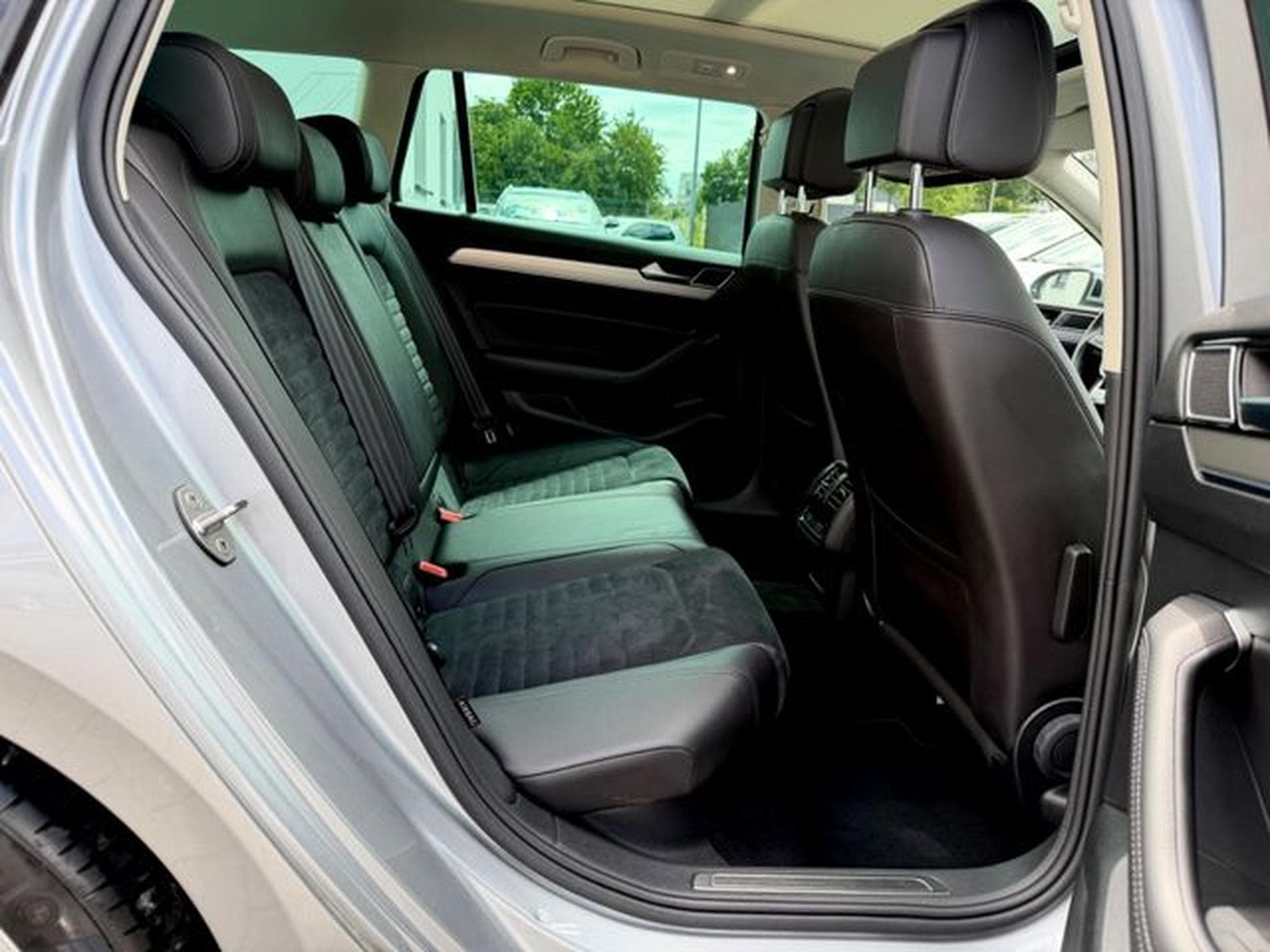 VW Passat Passat Variant R Line 2.0 TDI DSG 4Motion (2019) - Photo 14
