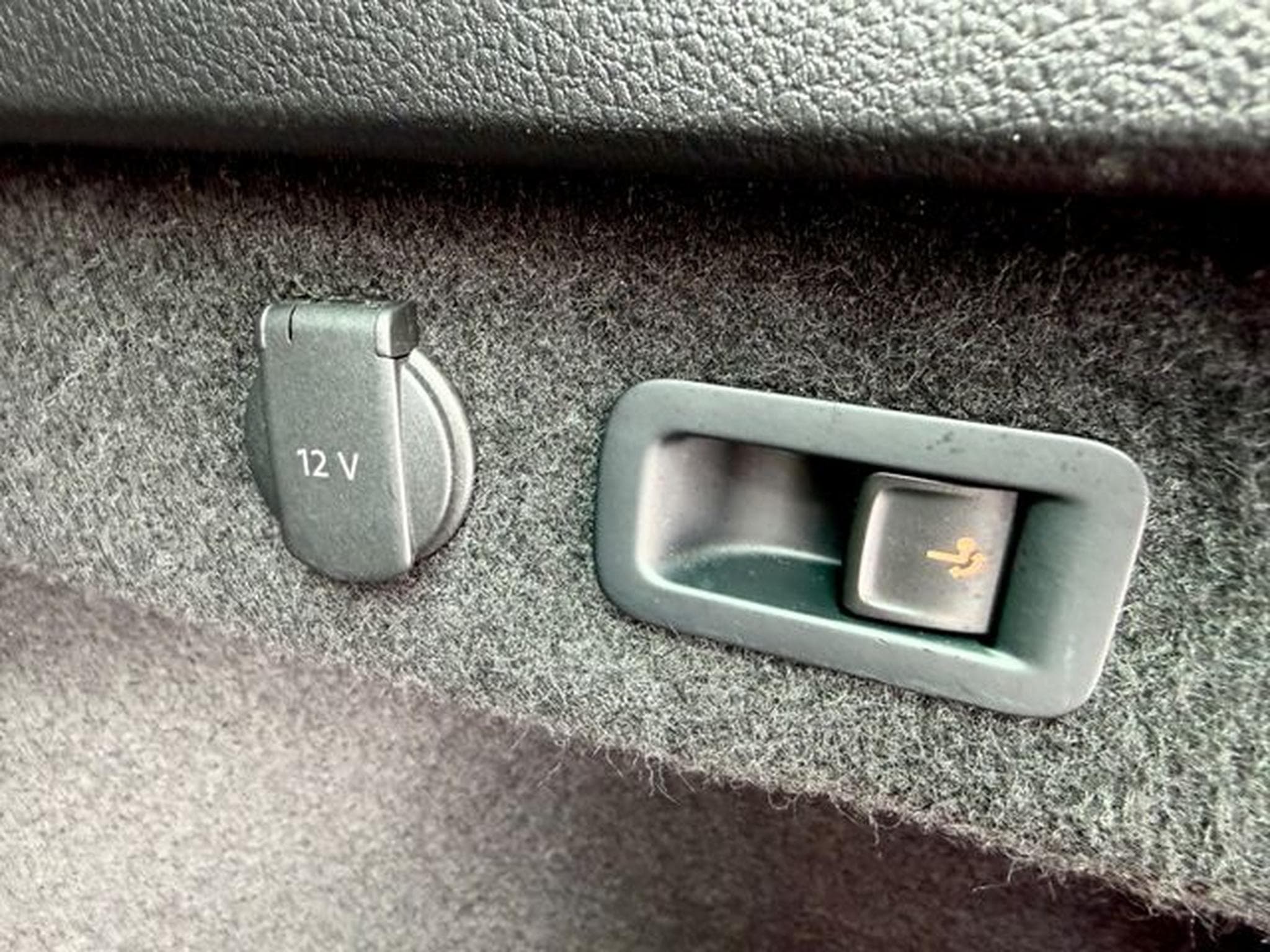 VW Passat Passat Variant R Line 2.0 TDI DSG 4Motion (2019) - Photo 24
