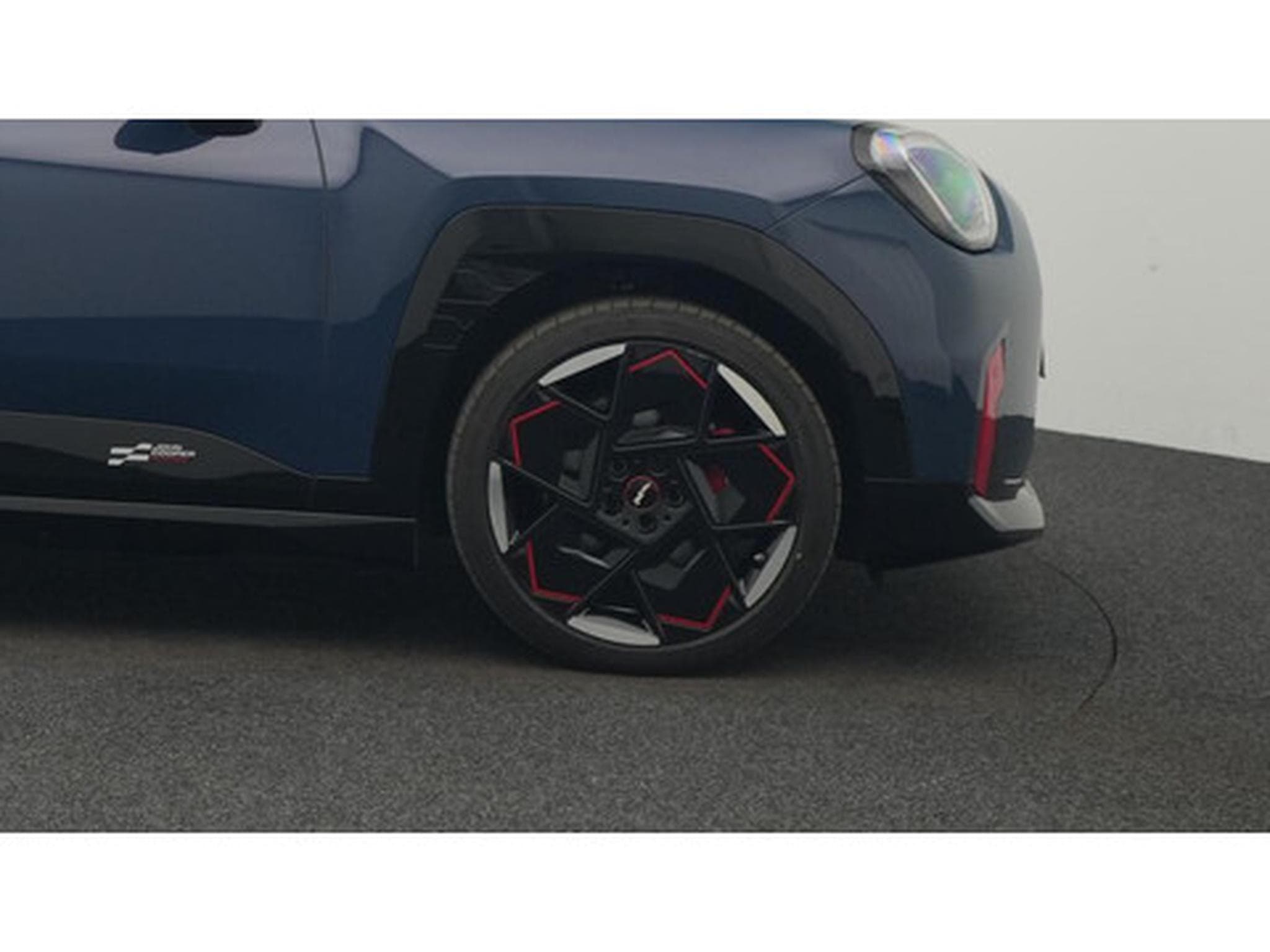 Mini Aceman (2025) - Foto 17