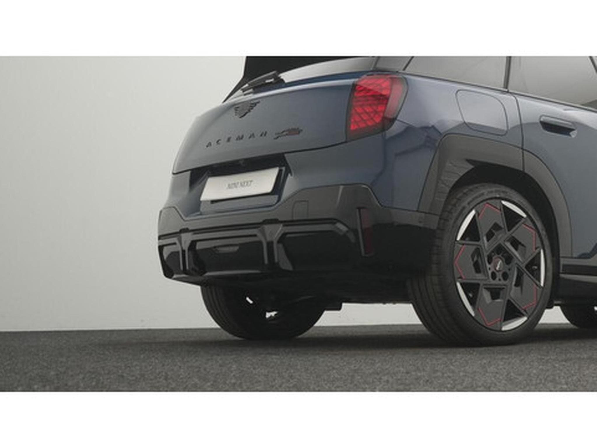 Mini Aceman (2025) - Foto 21