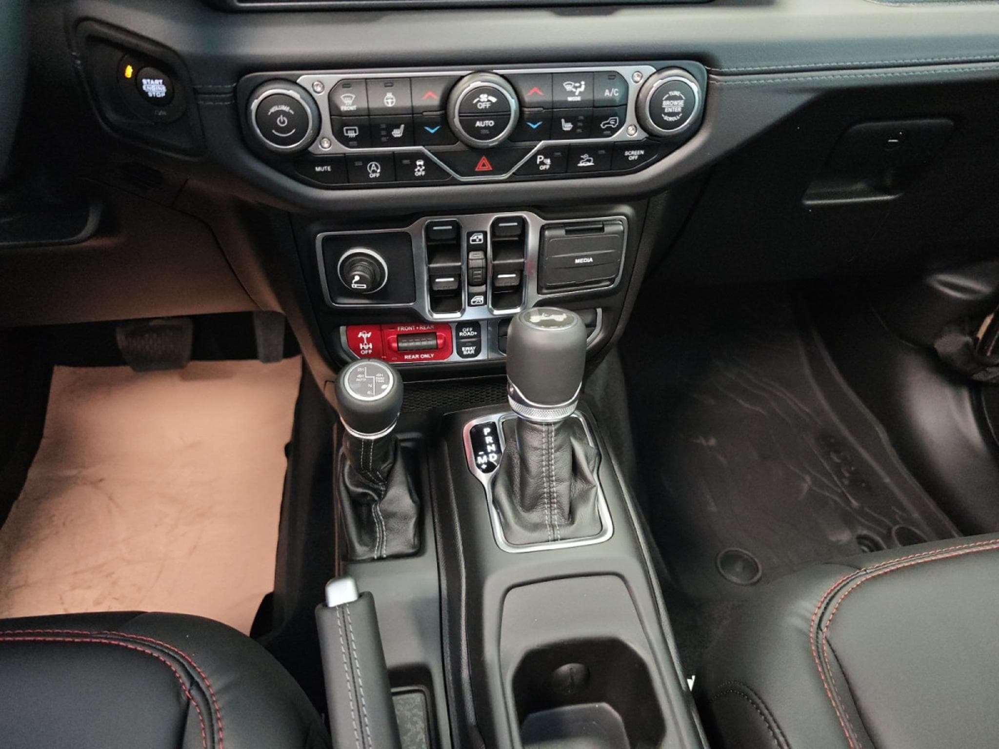 Jeep Wrangler Unlimited Rubicon 2.0 T-GDI 4X4 (2026) - Photo 17