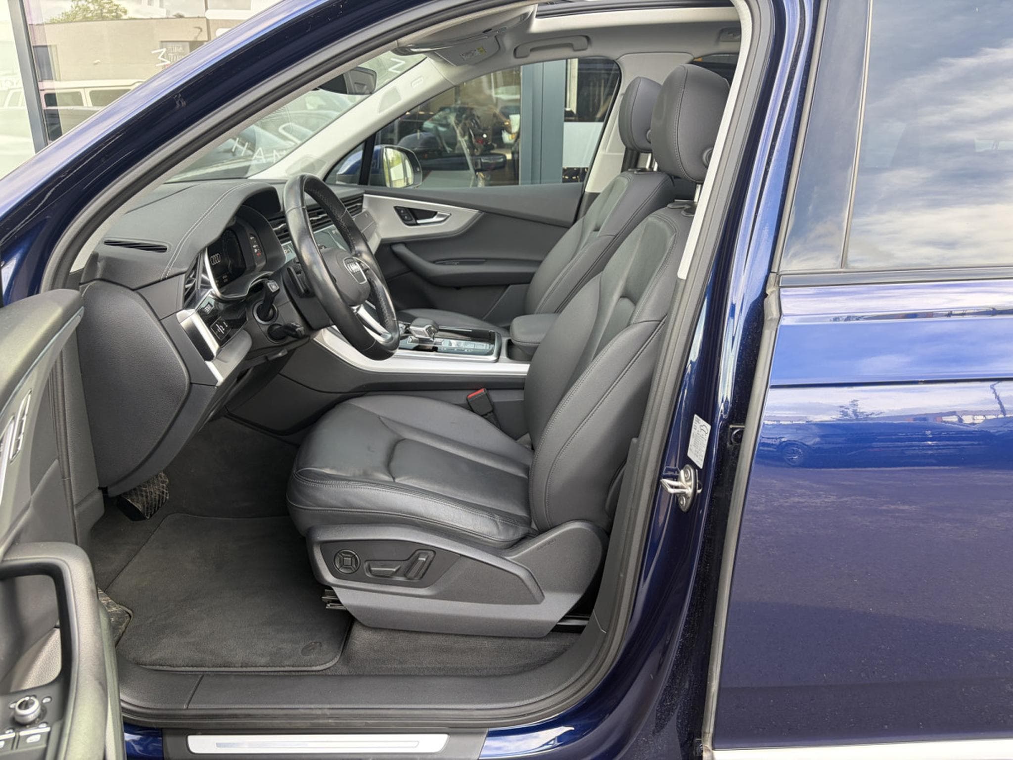 Audi Q7 Q7 55 TFSI e quattro/B&O/PANO/19/STHZ/HUP/MATRIX/AHK (2022) - Photo 4