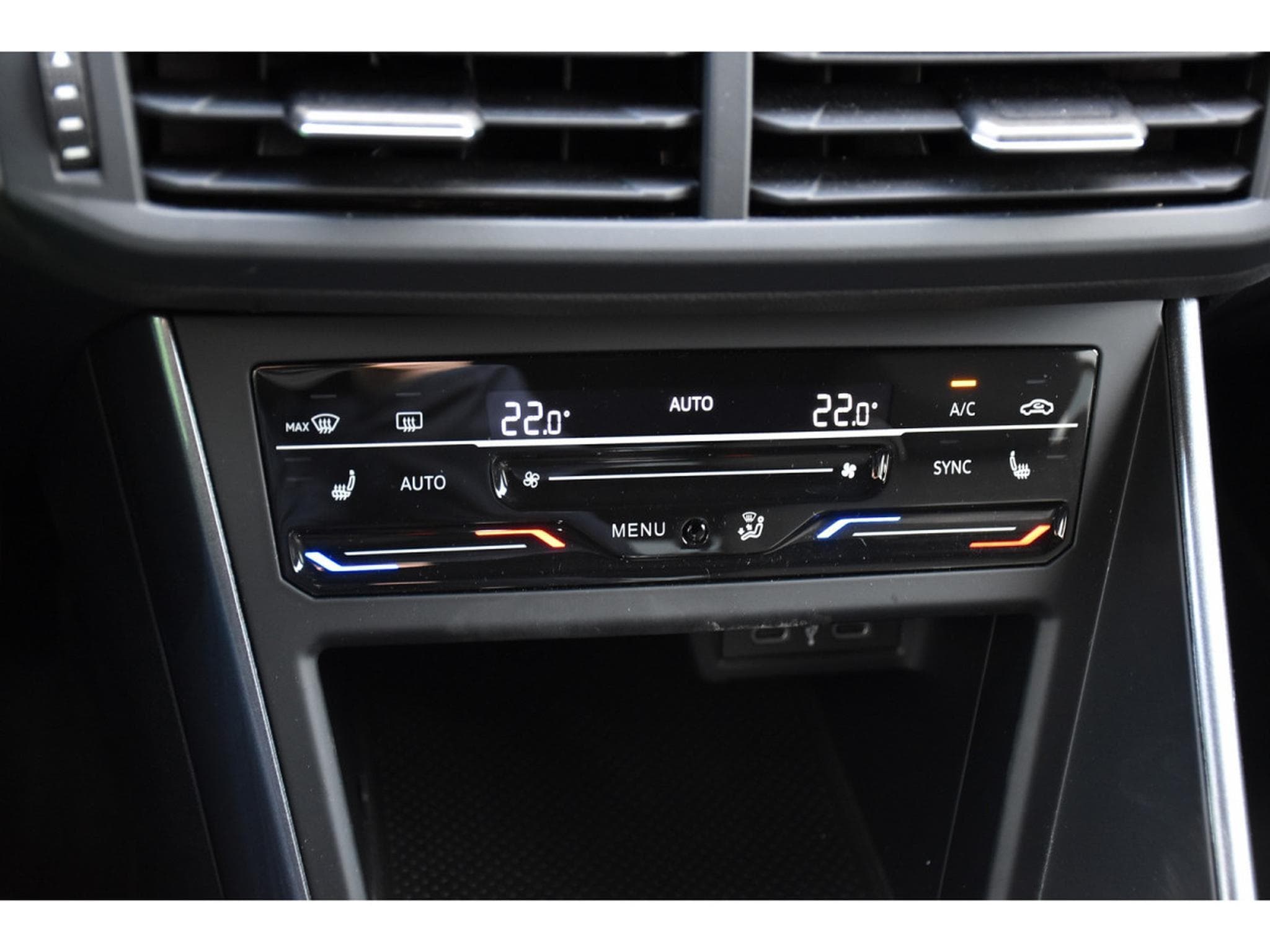 VW Polo 2.0 TSI DSG ACC TRAVEL LANE SIDE IQ.LIGHT PARK ASSIST 1°MAIN (2024) - Foto 18