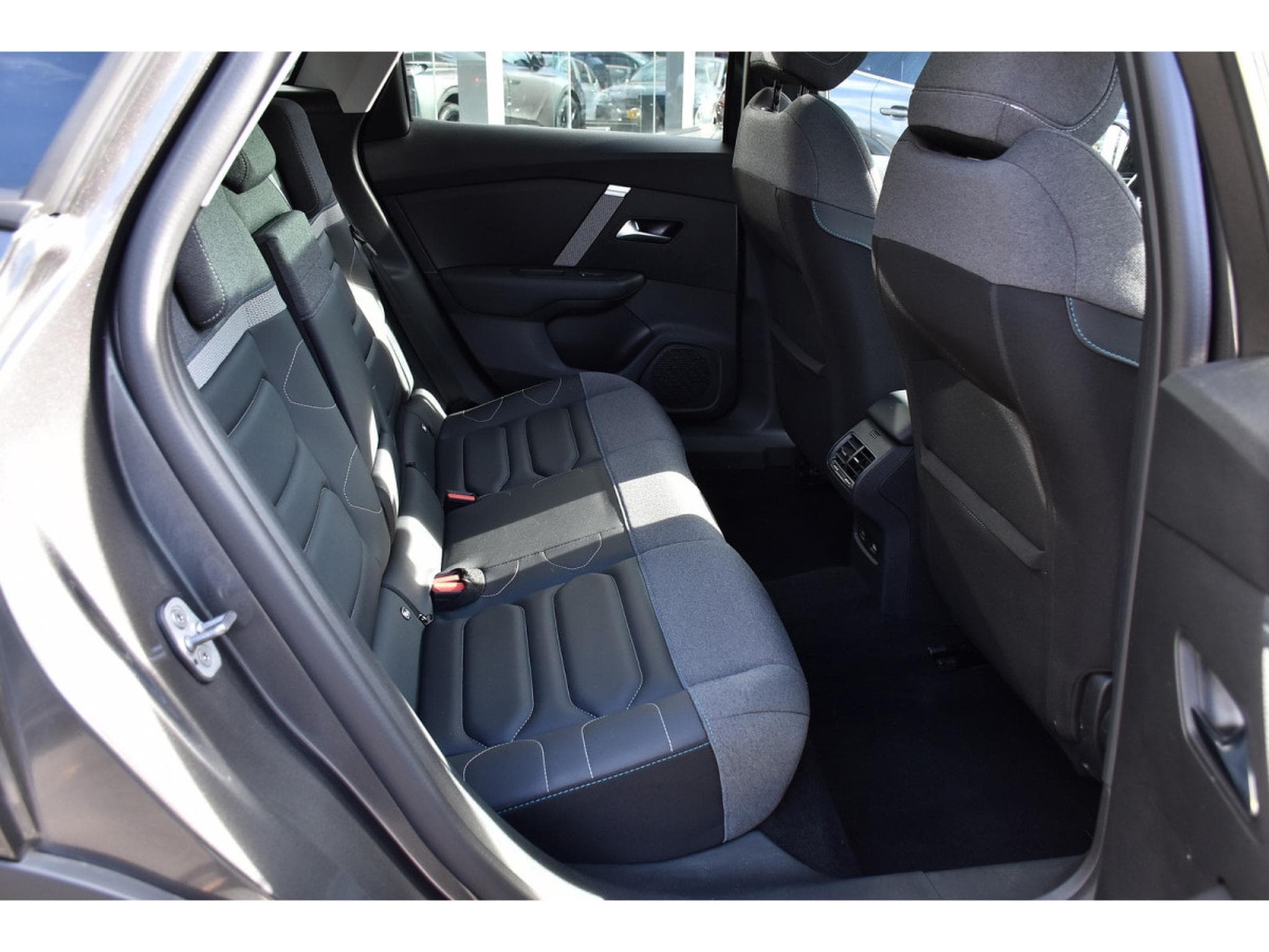 Citroën C4 1.2 PureTech 130 MAX CUIR TO HUD GPS LANE SIDE CAM360 1°MAIN (2024) - Foto 7