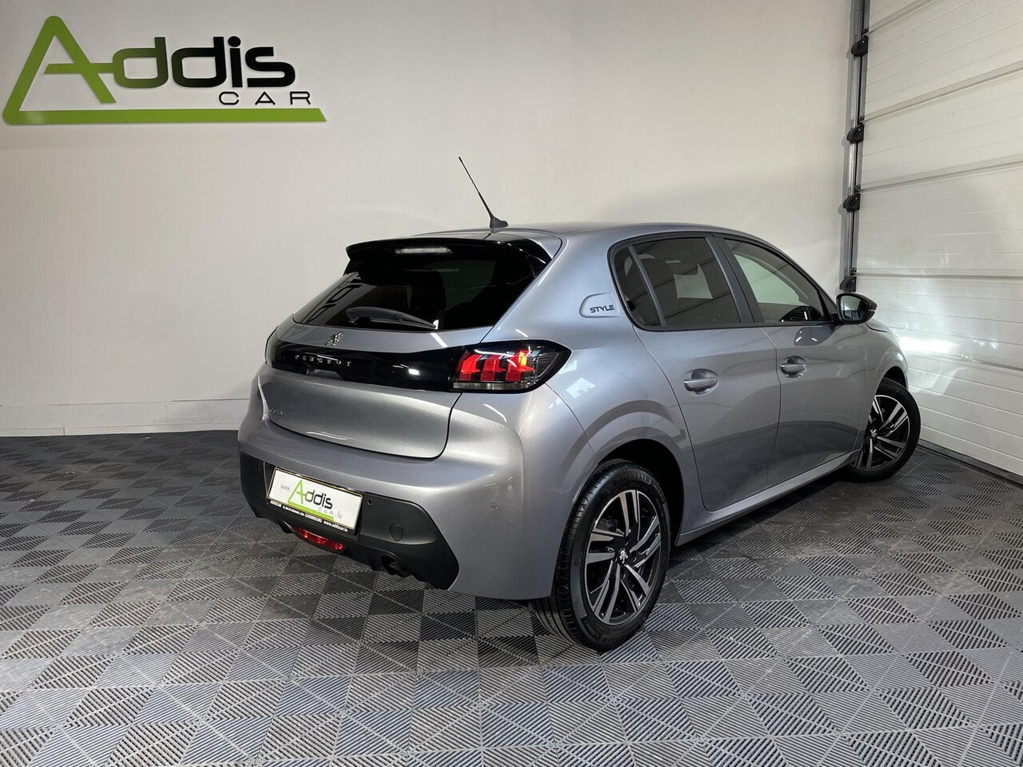 Peugeot 208 1.2 ESSENCE 75 CV STYLE CARPLAY 5P (2023) - Photo 2