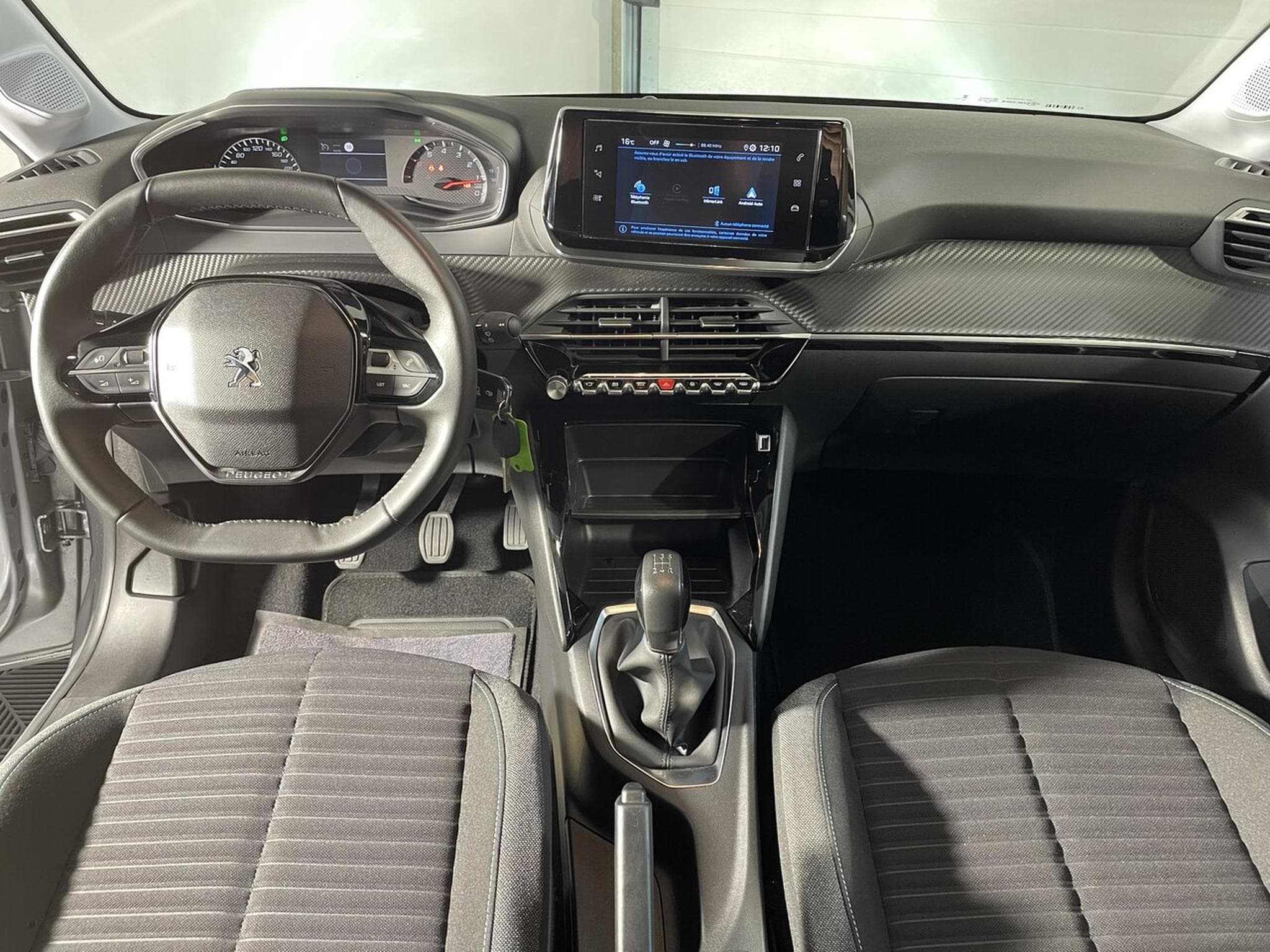 Peugeot 208 1.2 ESSENCE 75 CV STYLE CARPLAY 5P (2023) - Photo 3