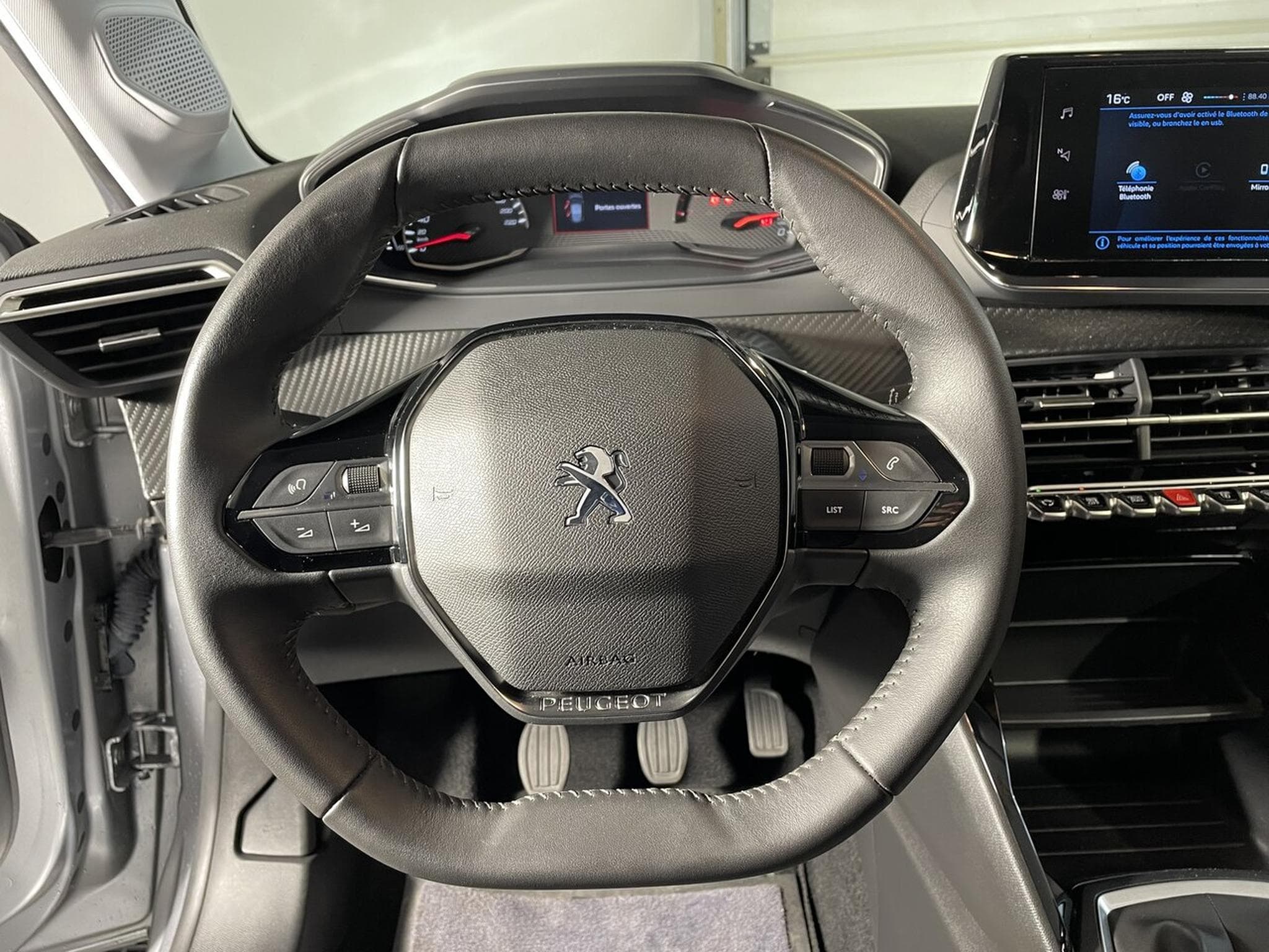 Peugeot 208 1.2 ESSENCE 75 CV STYLE CARPLAY 5P (2023) - Photo 8