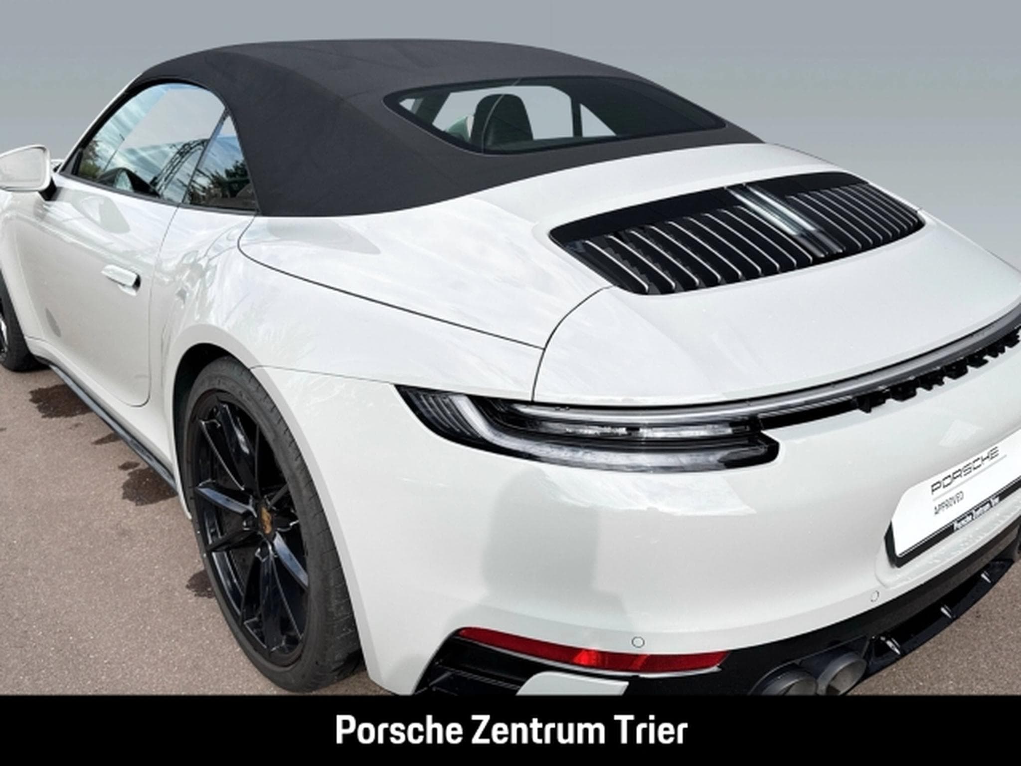 Porsche 992 (911) Carrera 4S Cabriolet (2023) - Photo 10
