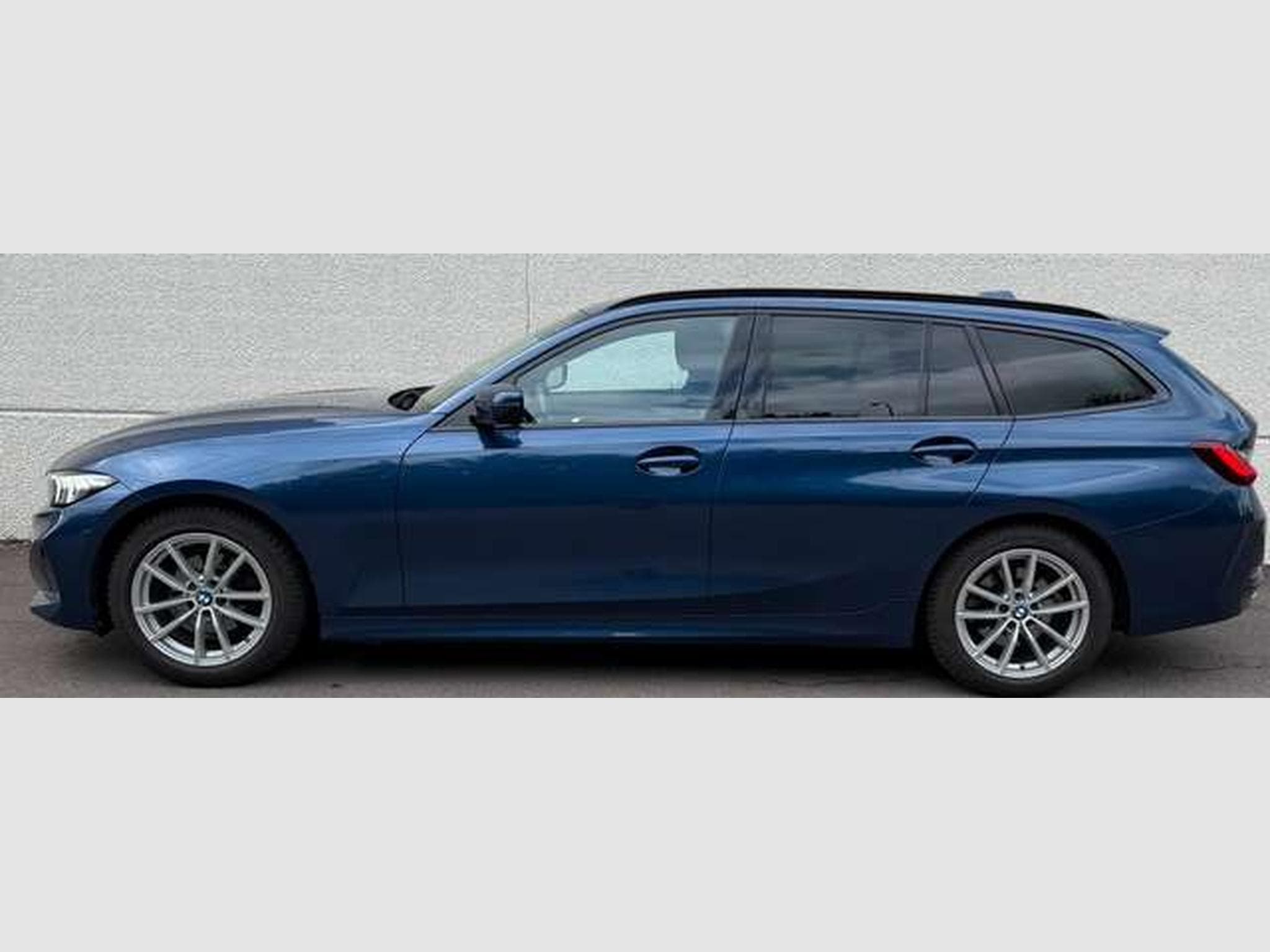 BMW 318 Touring 318 dA MHEV (2023) - Photo 5