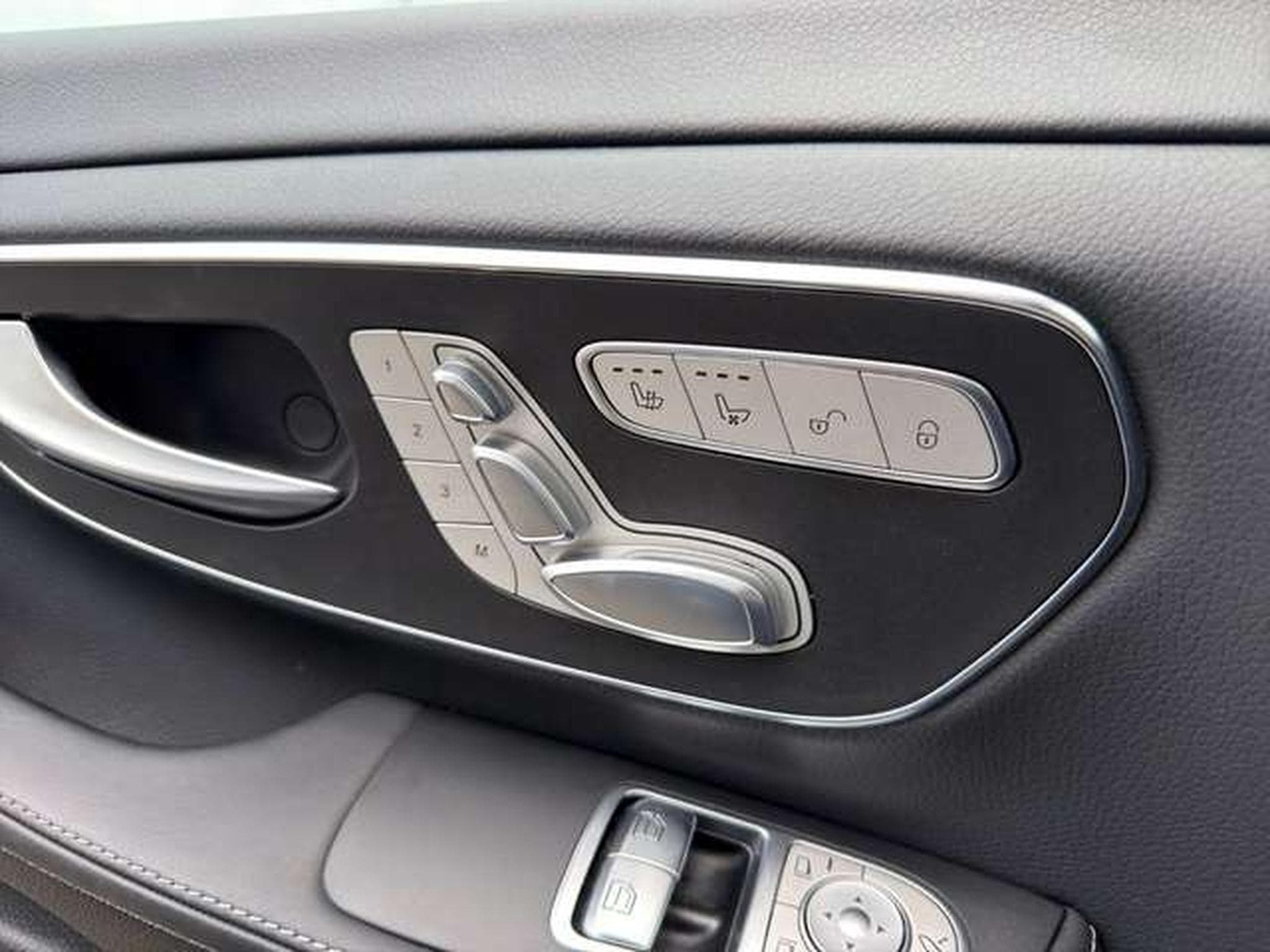 Mercedes V d AMG Line 4MATIC lang Leder AHK Air Night (2023) - Photo 28