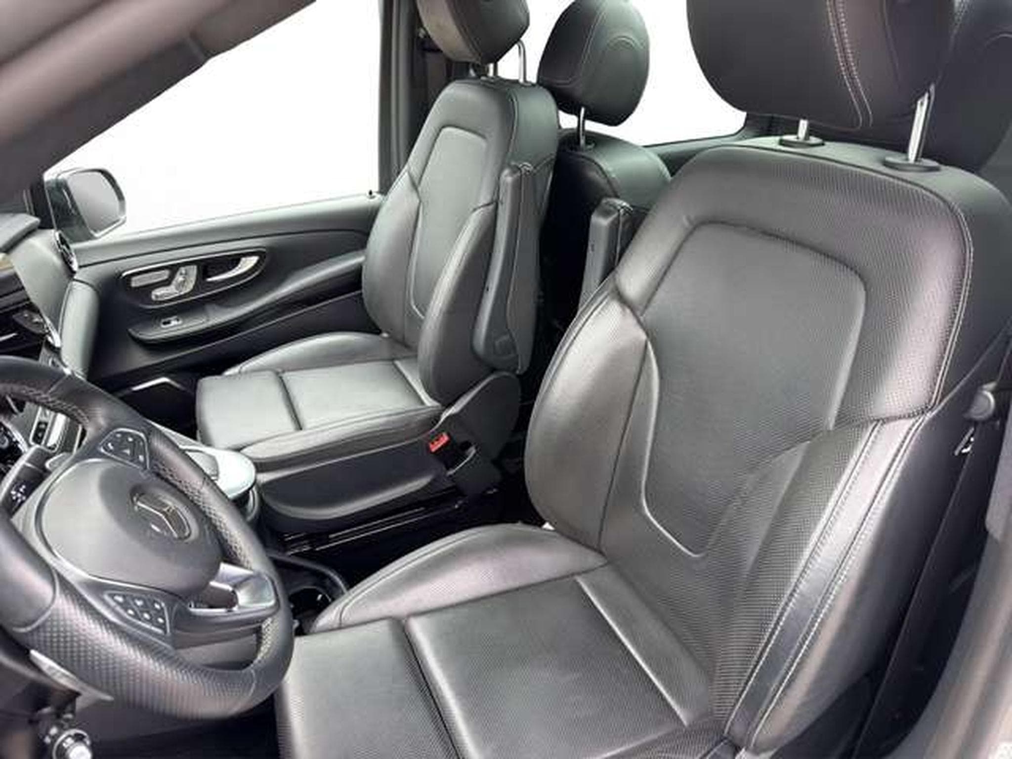 Mercedes V d AMG Line 4MATIC lang Leder AHK Air Night (2023) - Photo 9