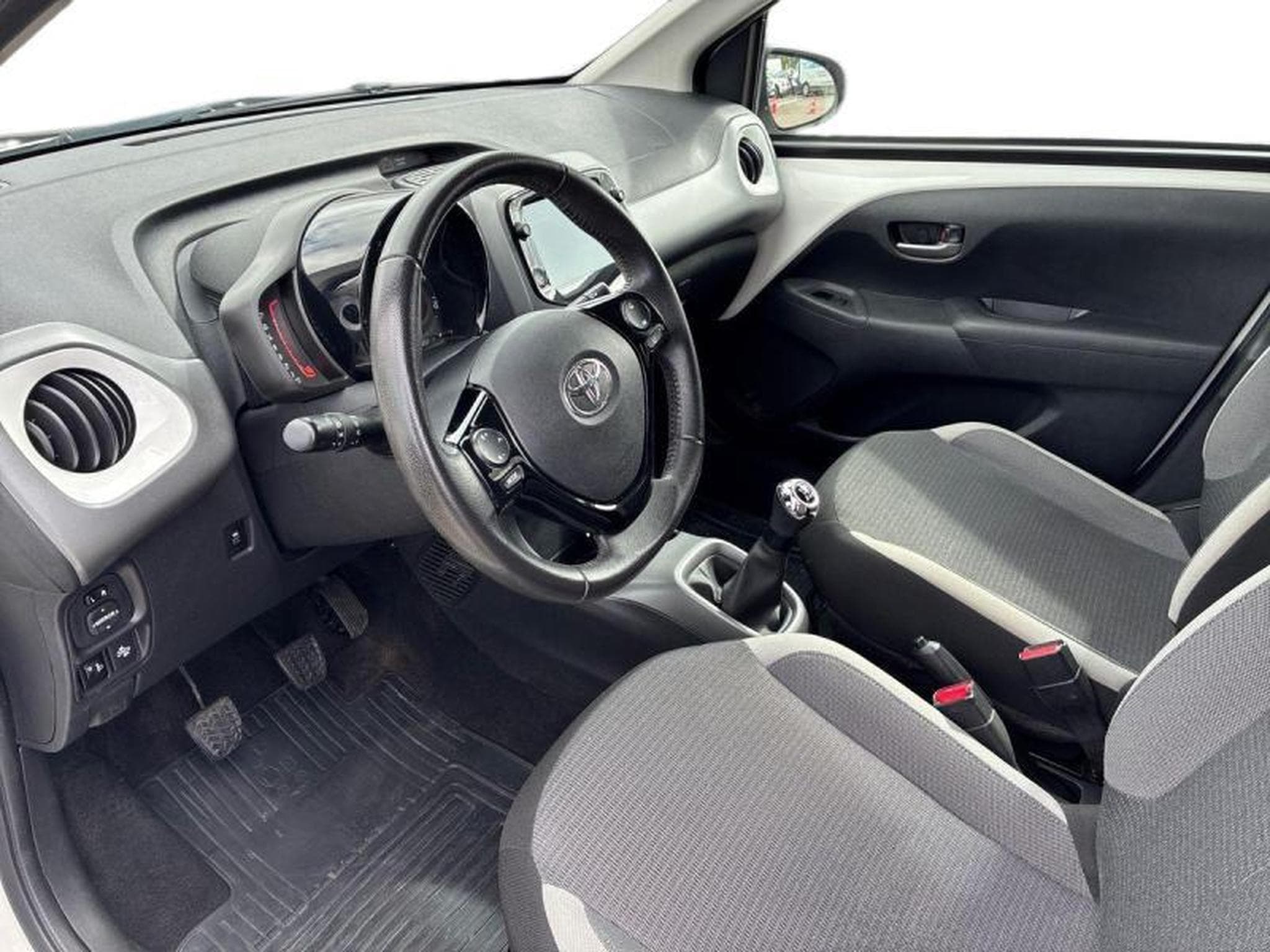 Toyota Aygo II X (2020) - Foto 7