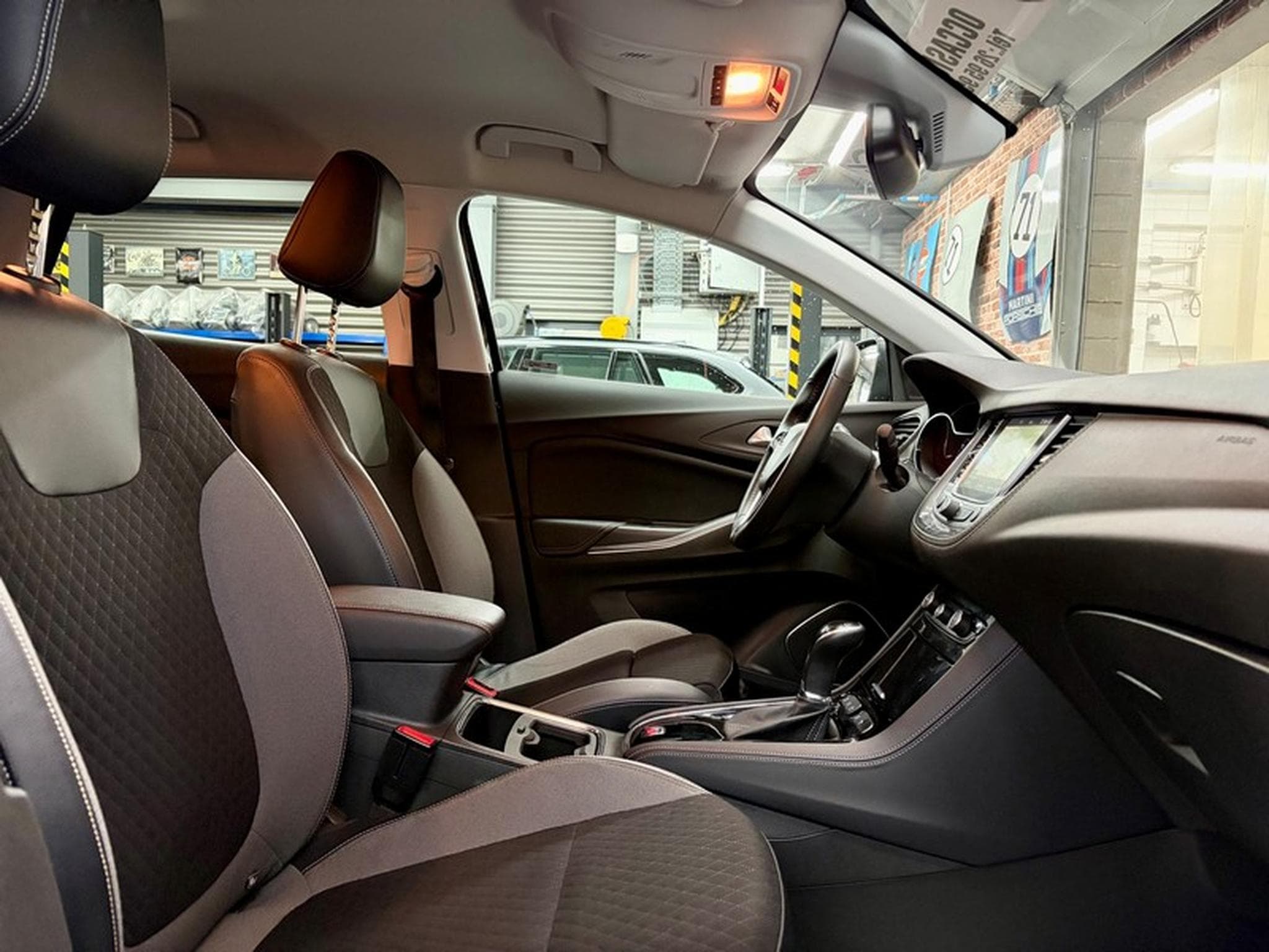 Opel Grandland Grandland X 1.2 131cv Auto Navig/CamAv+Arr/ALU18 (2018) - Photo 8