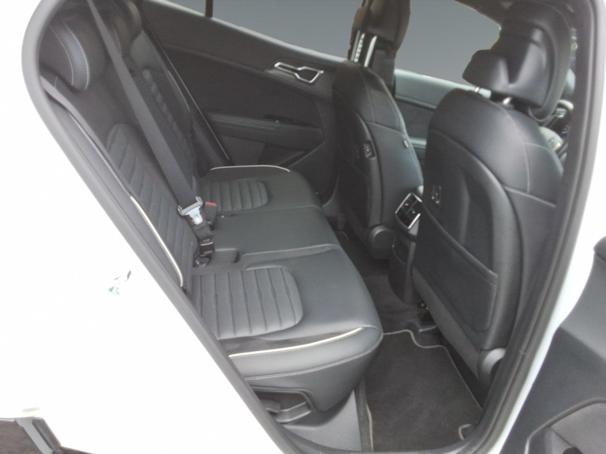 Kia Sportage GT Line 1.6 T-GDi 48V 7DCT (2025) - Photo 17