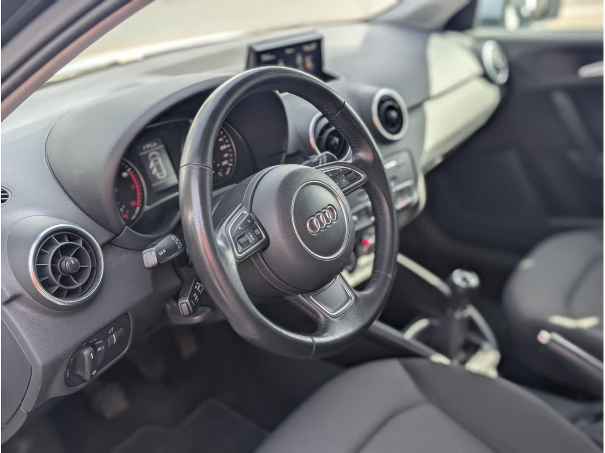 Audi A1 SB 1.0 TFSI S-LINE (2018) - Photo 6