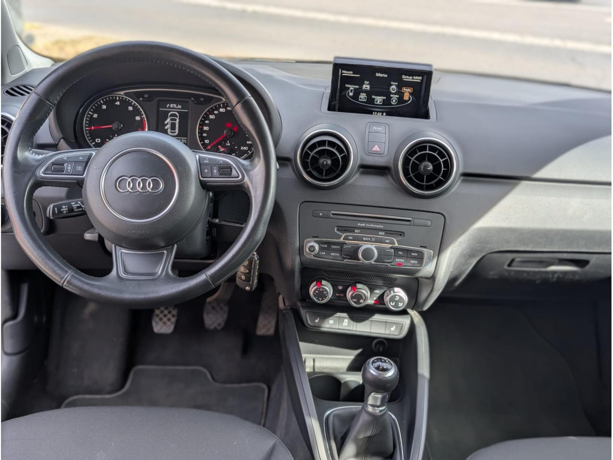 Audi A1 SB 1.0 TFSI S-LINE (2018) - Photo 7
