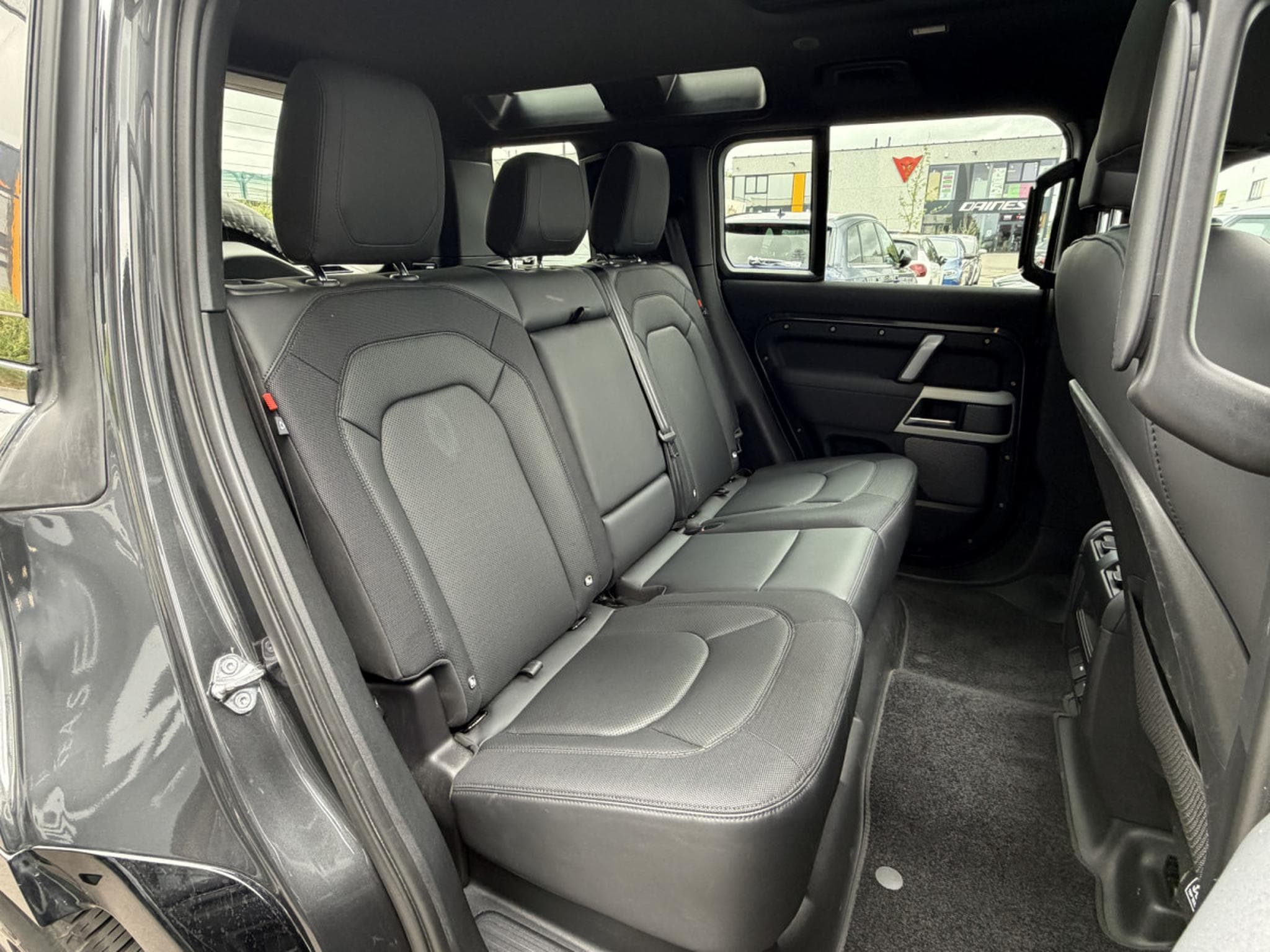 Land-Rover Defender Defender 110 Hybrid X-Dynamic SE/CARPATHIAN (2023) - Photo 16
