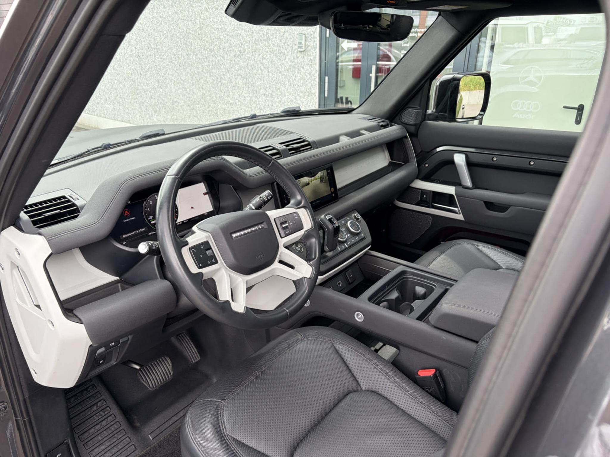 Land-Rover Defender Defender 110 Hybrid X-Dynamic SE/CARPATHIAN (2023) - Photo 4