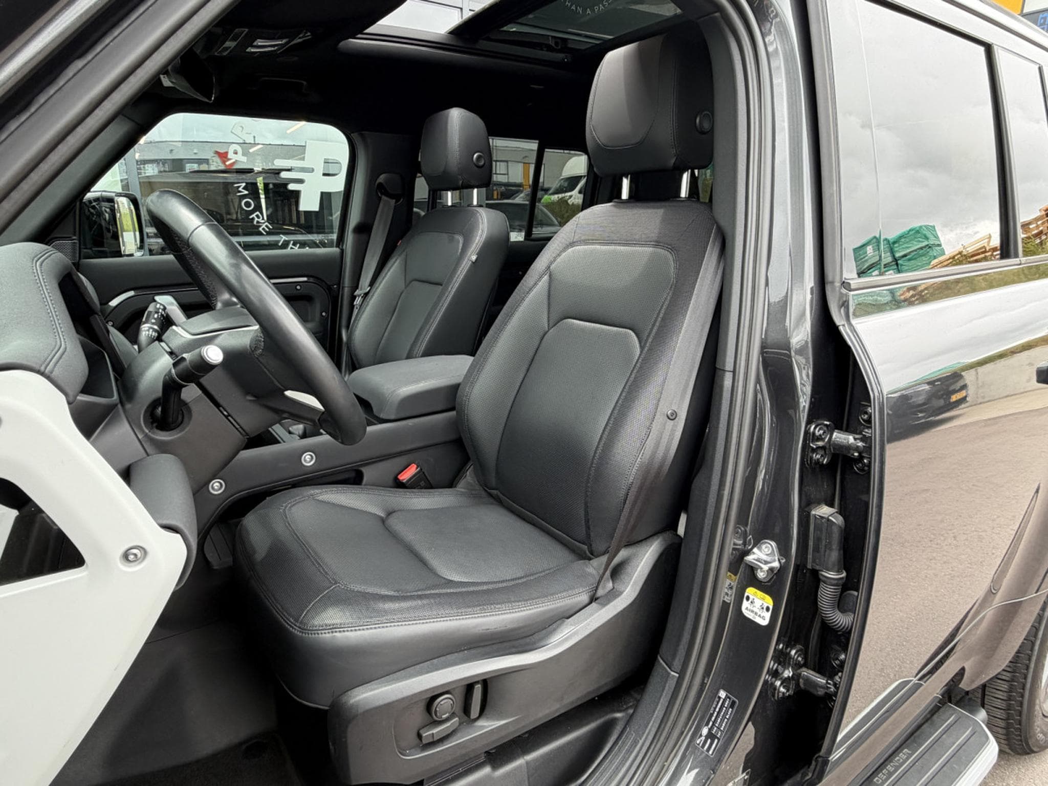 Land-Rover Defender Defender 110 Hybrid X-Dynamic SE/CARPATHIAN (2023) - Photo 6