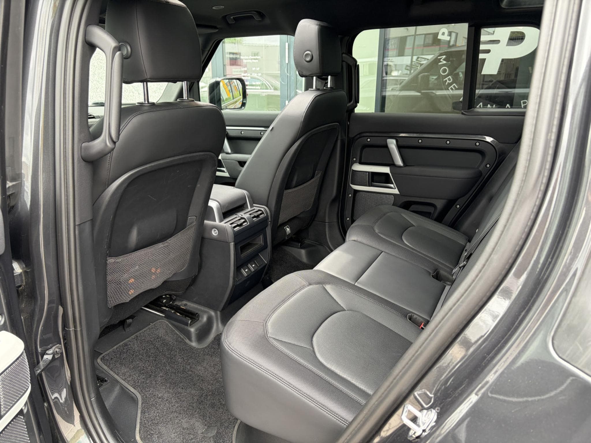 Land-Rover Defender Defender 110 Hybrid X-Dynamic SE/CARPATHIAN (2023) - Photo 8