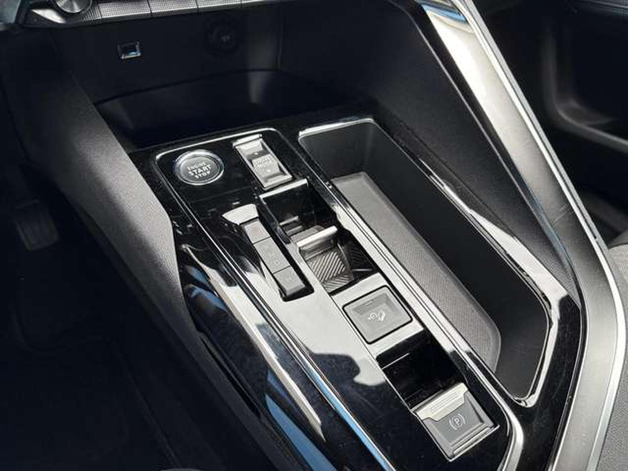 Peugeot 5008 5008 BlueHDi 130 EAT8 Allure Pack (2023) - Photo 12