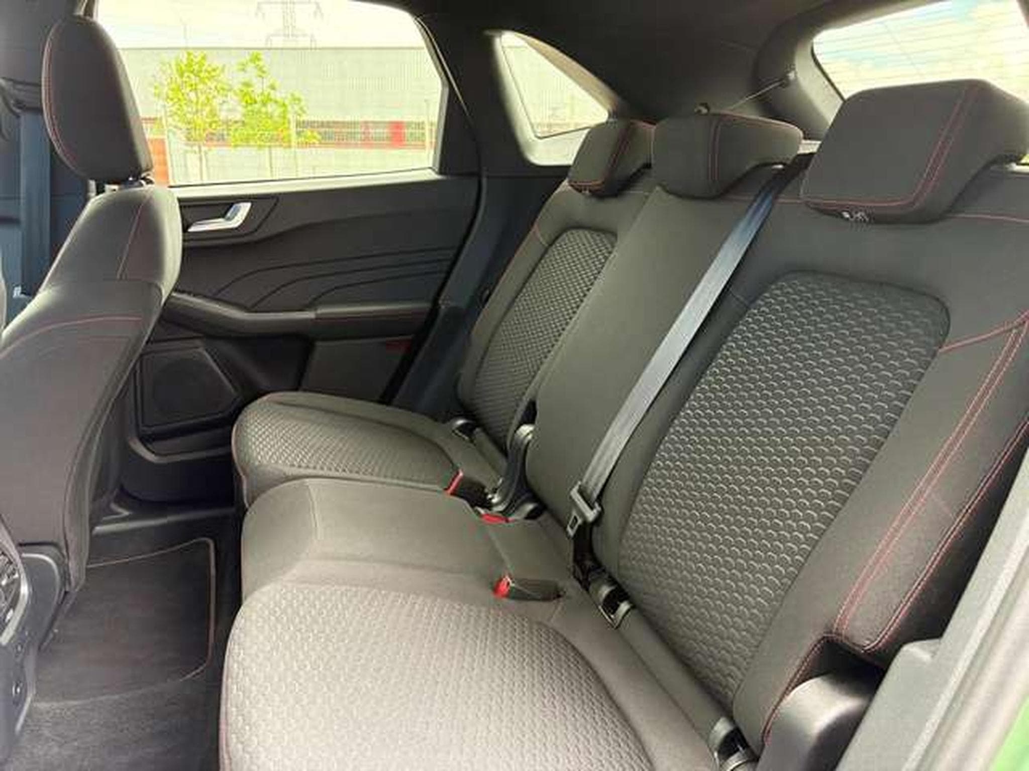 Ford Kuga Kuga 2.5 Duratec FHEV ST-LINE (2025) - Photo 6