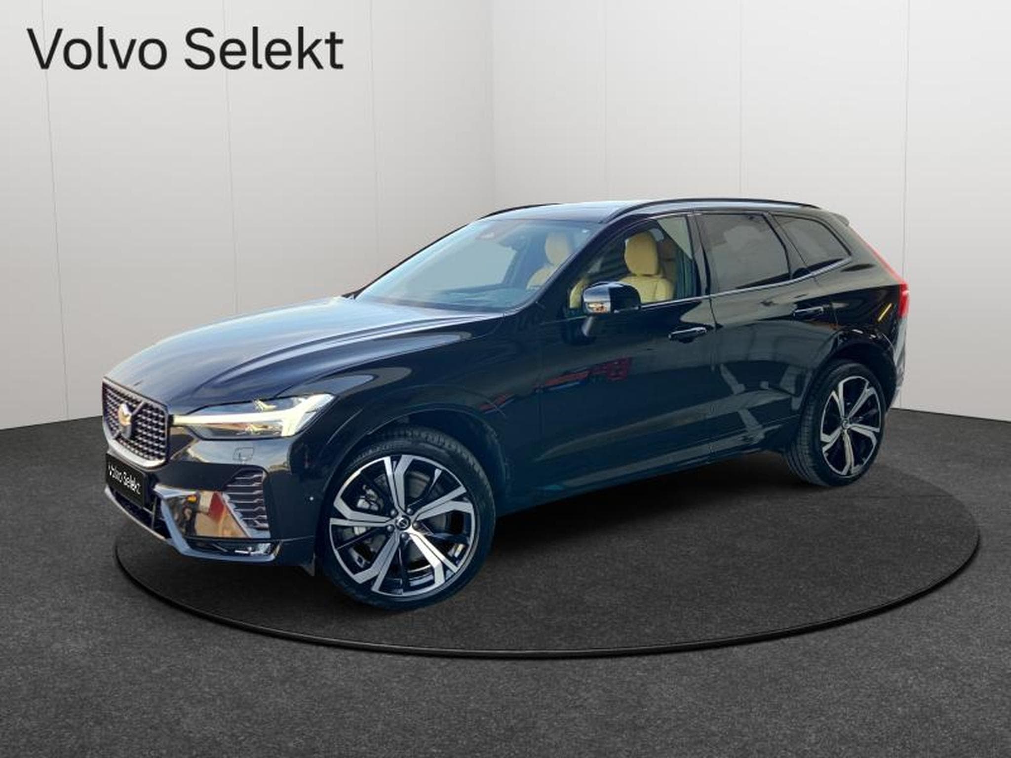 Volvo XC60 B5 AWD Ultra Dark / Essence (2025) - Foto 1