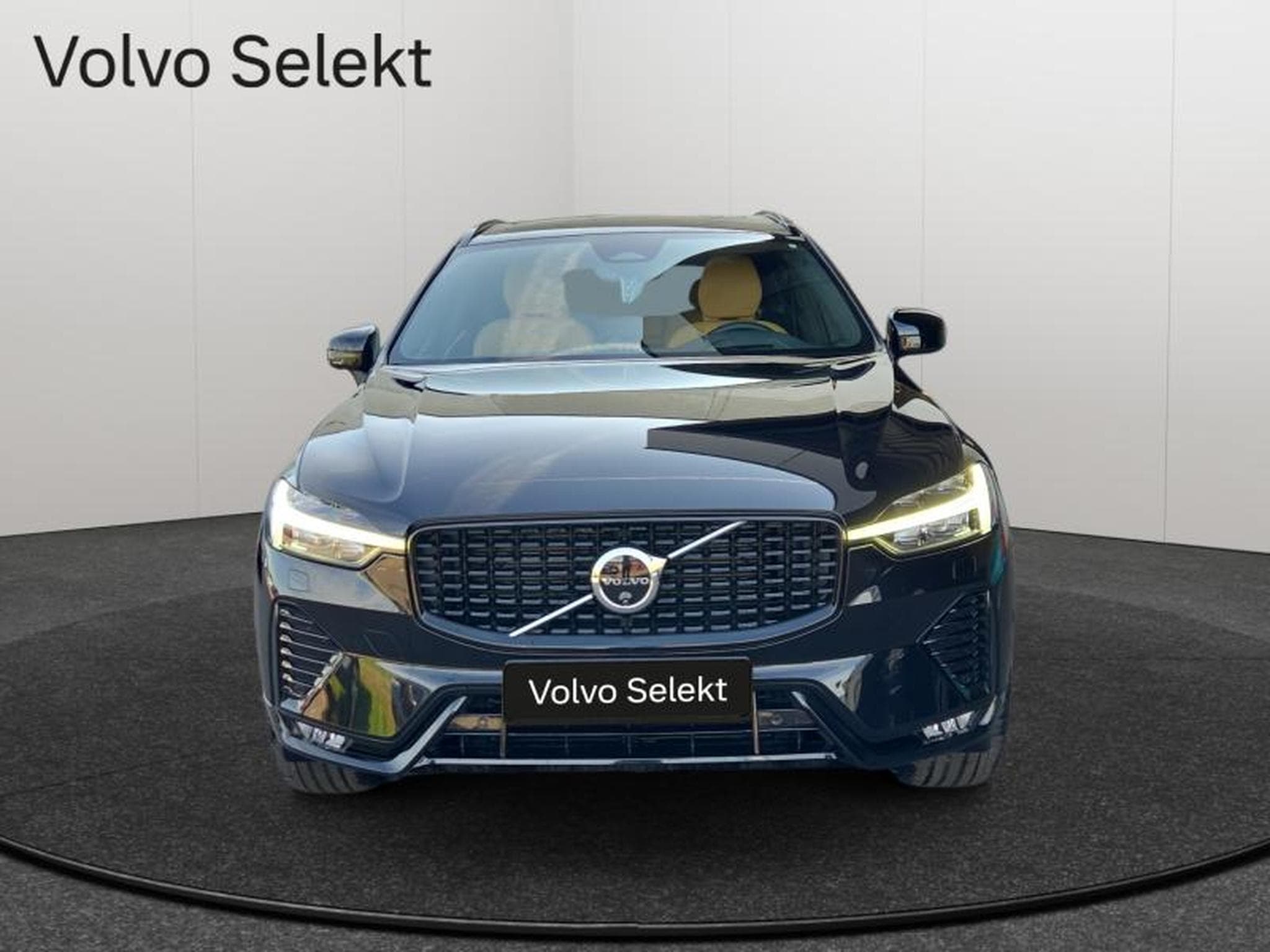 Volvo XC60 B5 AWD Ultra Dark / Essence (2025) - Foto 2