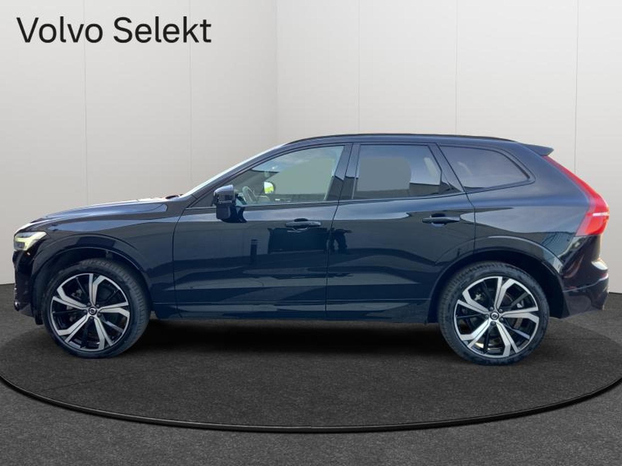 Volvo XC60 B5 AWD Ultra Dark / Essence (2025) - Foto 3