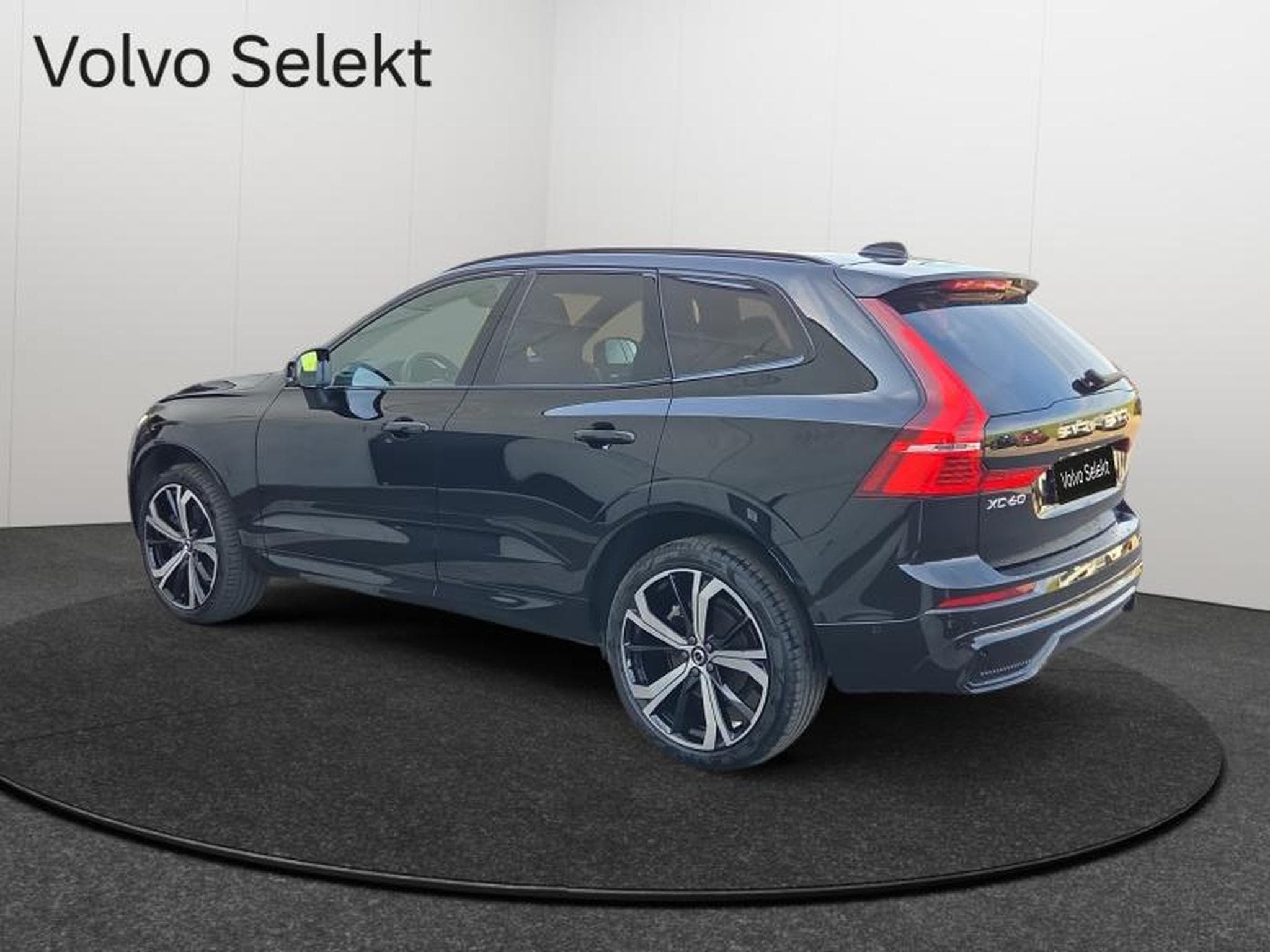 Volvo XC60 B5 AWD Ultra Dark / Essence (2025) - Foto 6