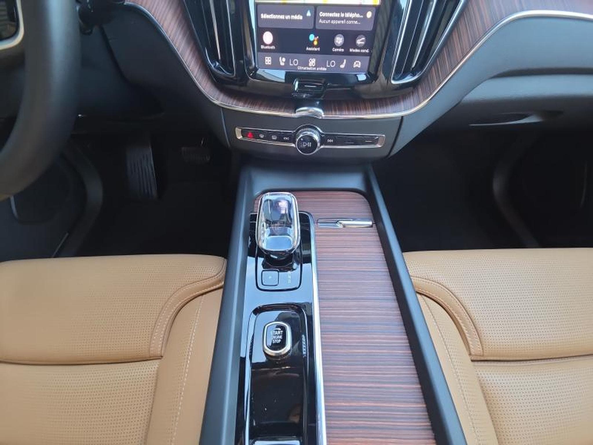 Volvo XC60 B5 AWD Ultra Dark / Essence (2025) - Foto 8