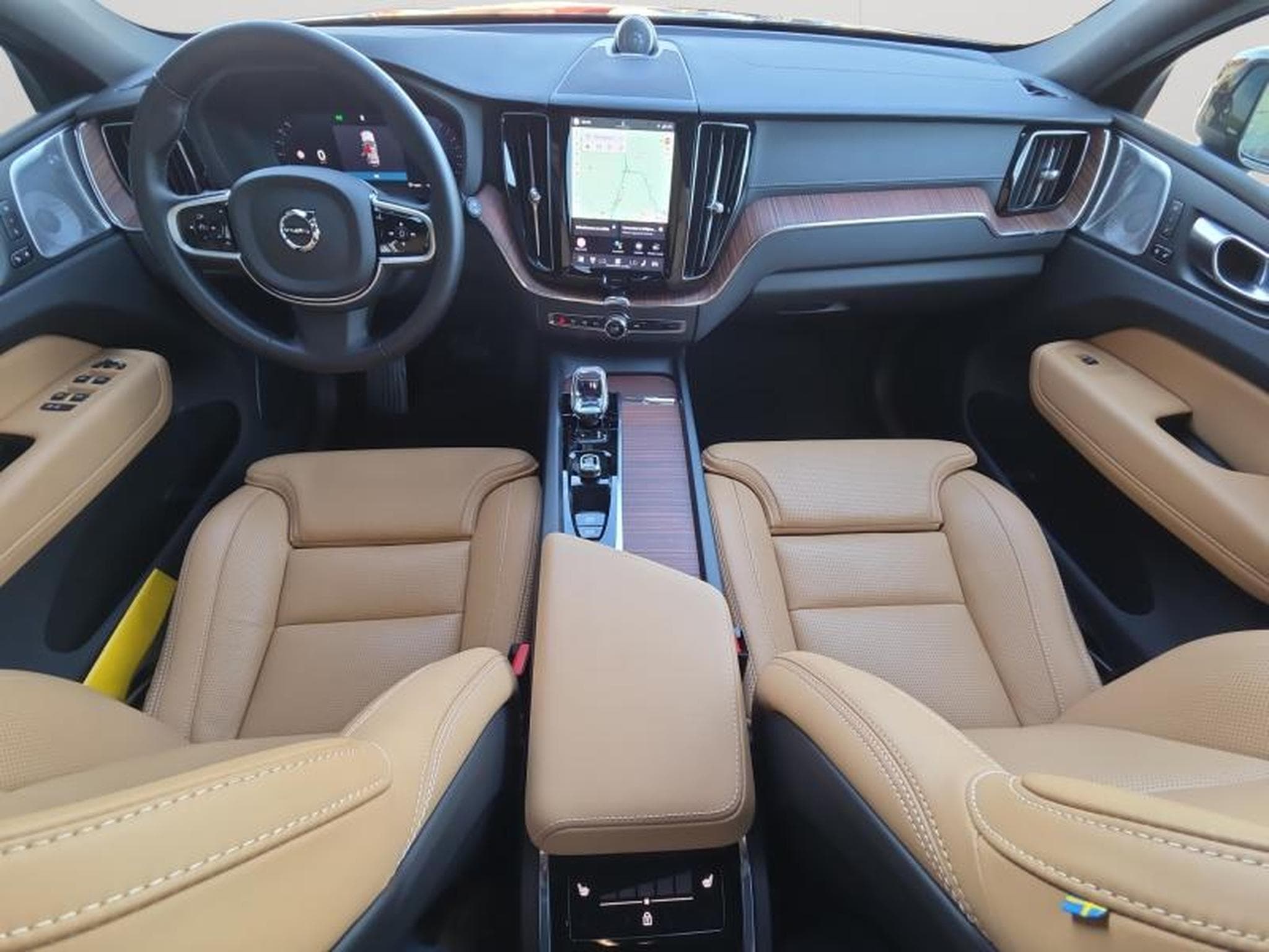Volvo XC60 B5 AWD Ultra Dark / Essence (2025) - Foto 9