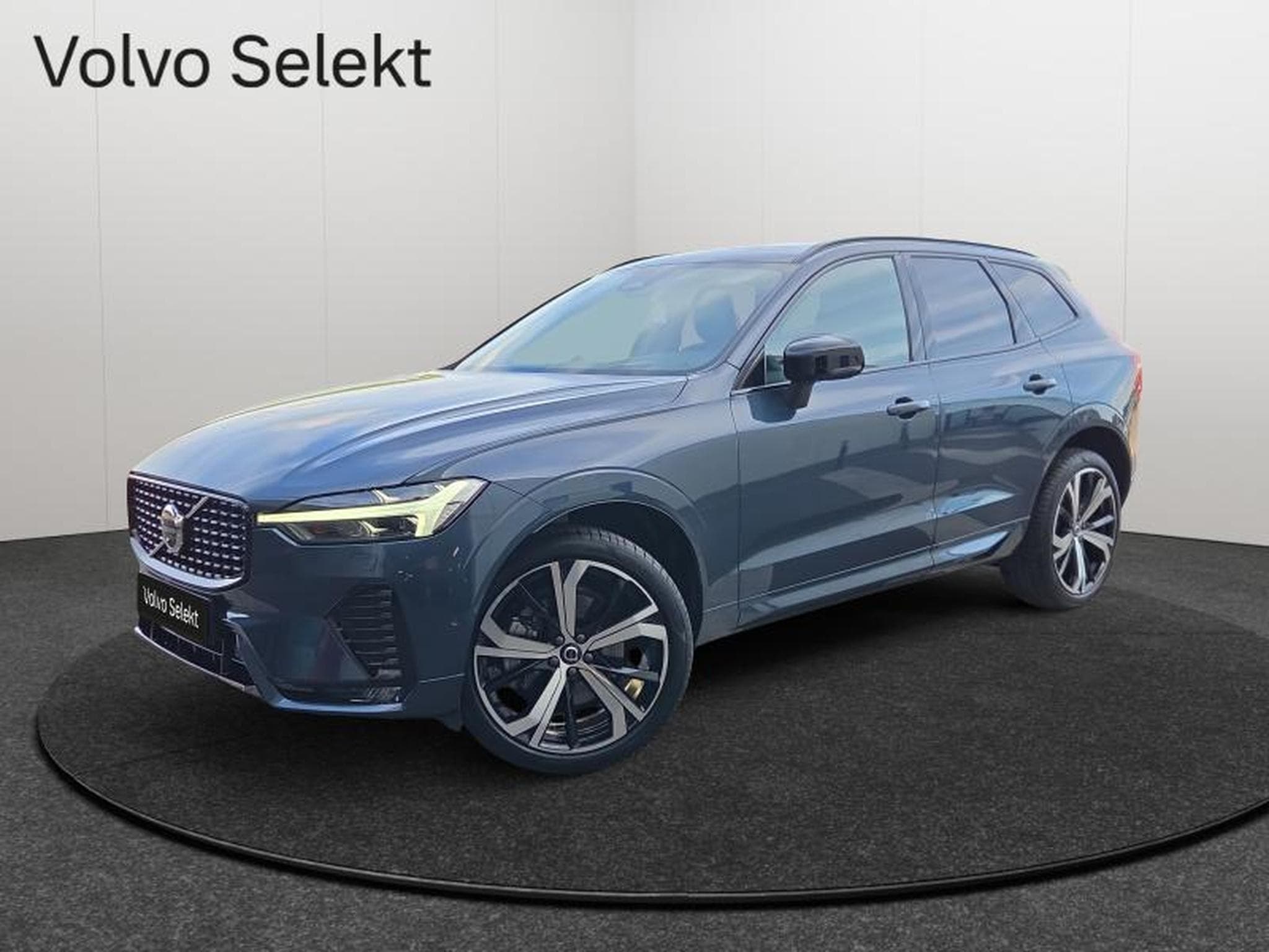 Volvo XC60 B5 AWD Ultra Dark / Essence (2025) - Foto 1