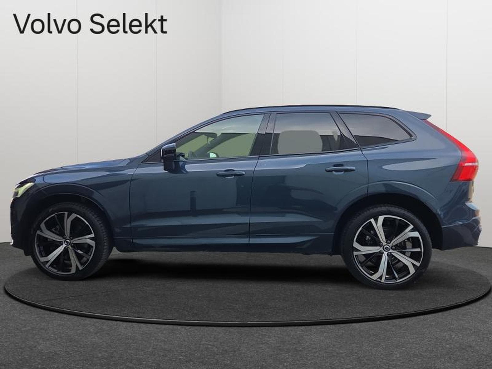 Volvo XC60 B5 AWD Ultra Dark / Essence (2025) - Foto 3