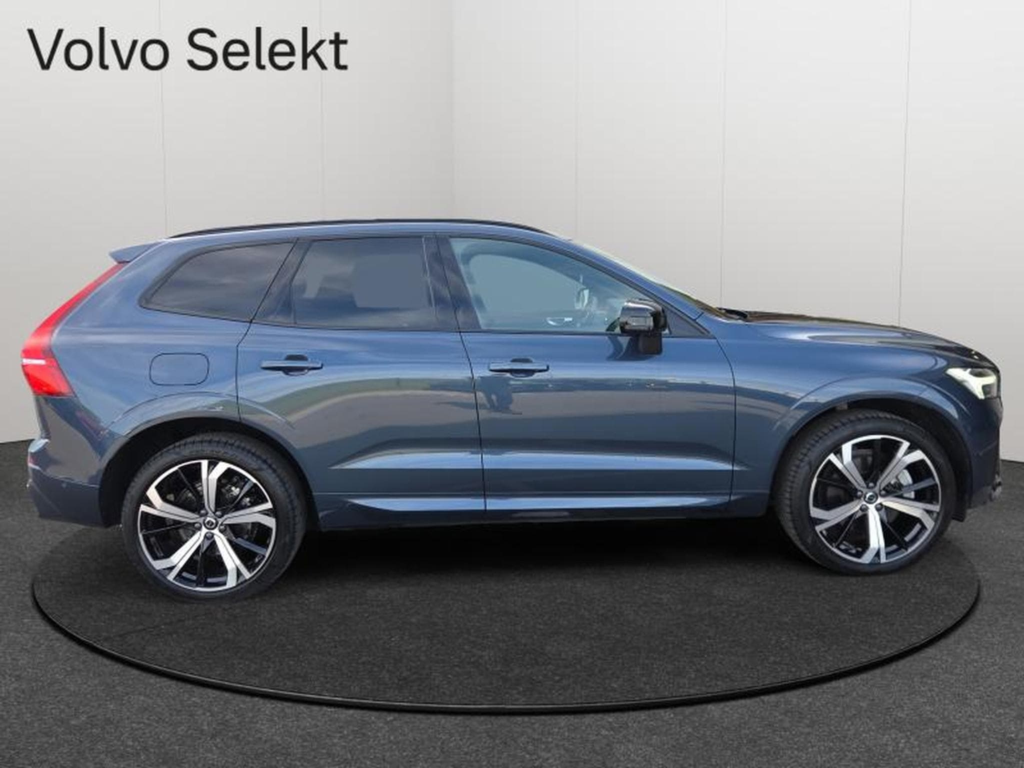 Volvo XC60 B5 AWD Ultra Dark / Essence (2025) - Foto 4