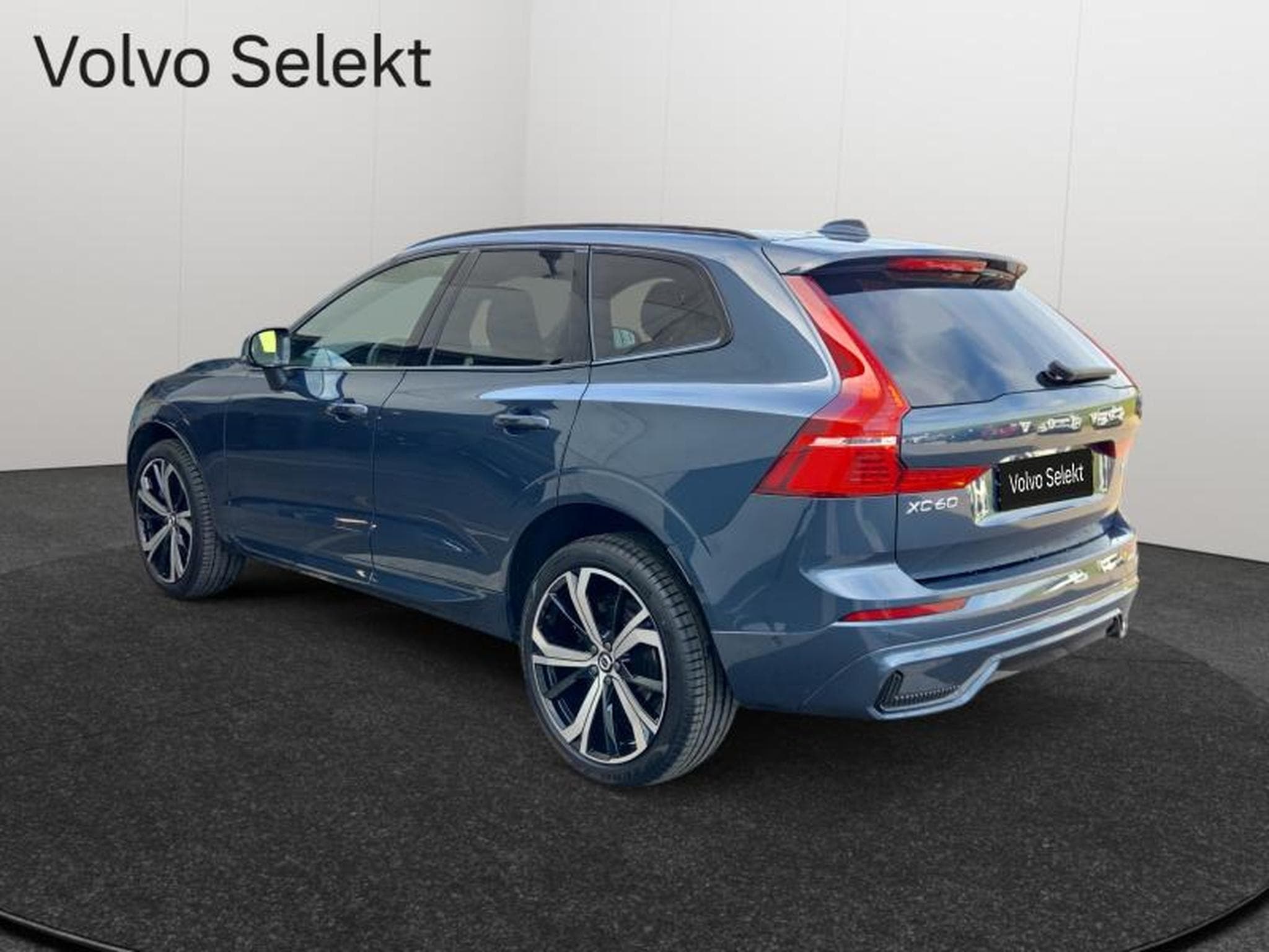 Volvo XC60 B5 AWD Ultra Dark / Essence (2025) - Foto 6