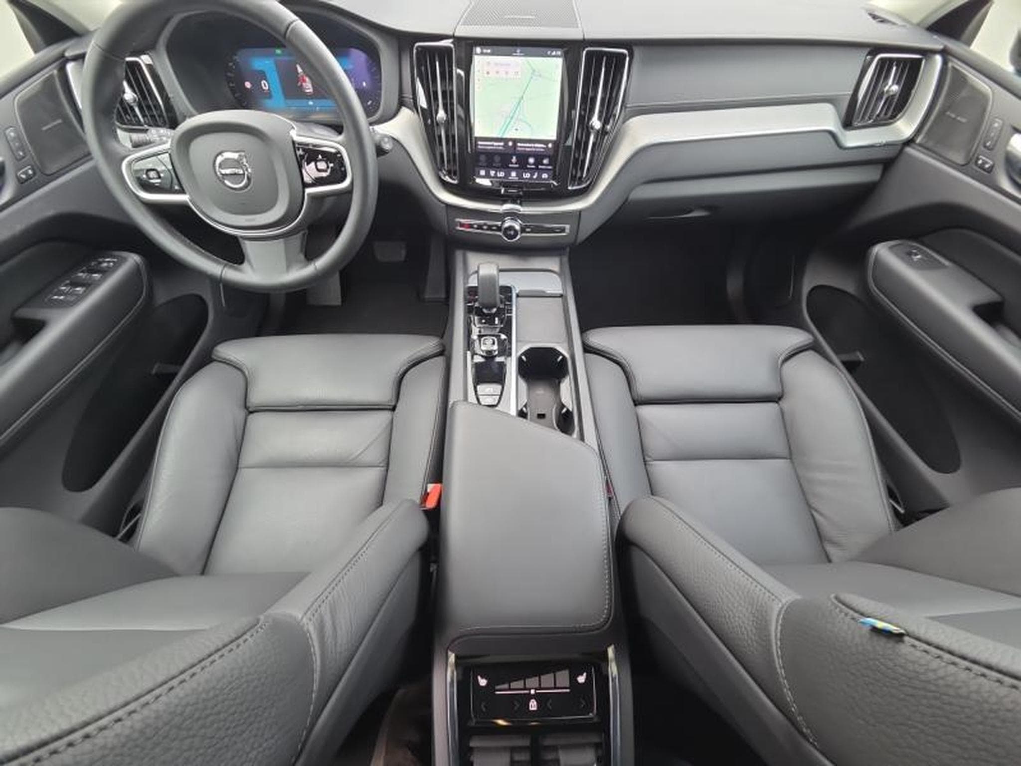 Volvo XC60 B5 AWD Ultra  Dark / Essence (2025) - Foto 10