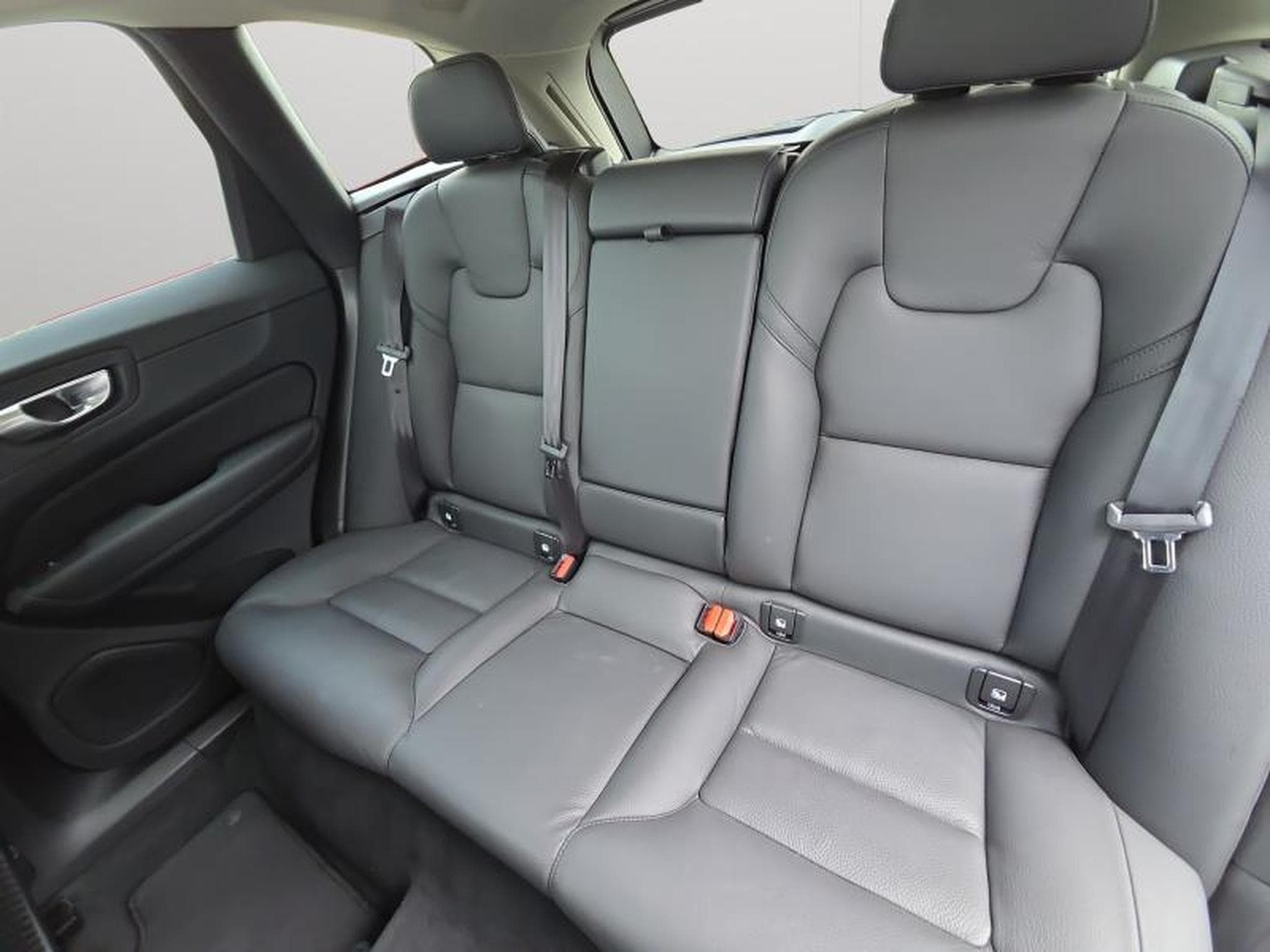 Volvo XC60 B5 AWD Ultra  Dark / Essence (2025) - Foto 13