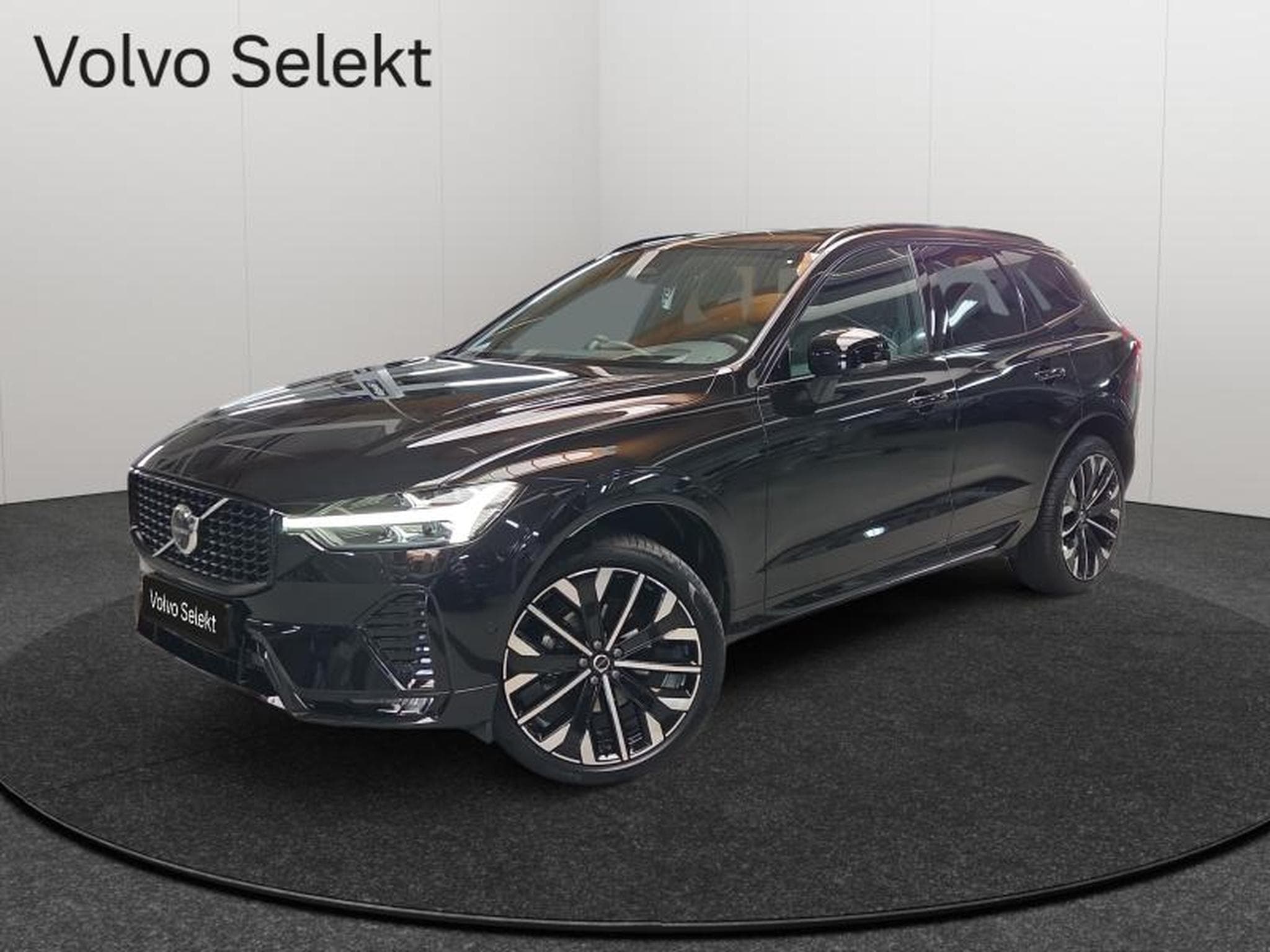 Volvo XC60 B5 AWD Ultra Dark / Essence (2025) - Foto 1
