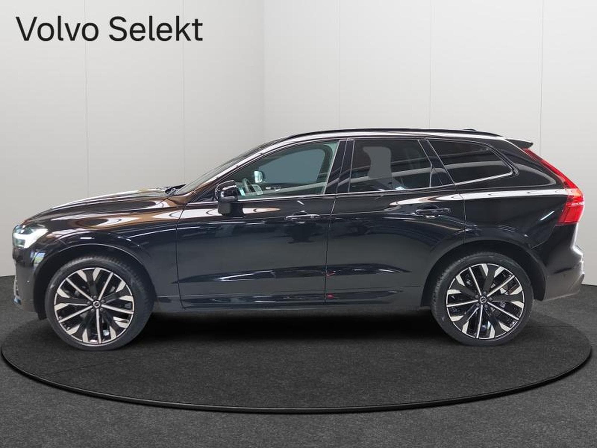Volvo XC60 B5 AWD Ultra Dark / Essence (2025) - Foto 2