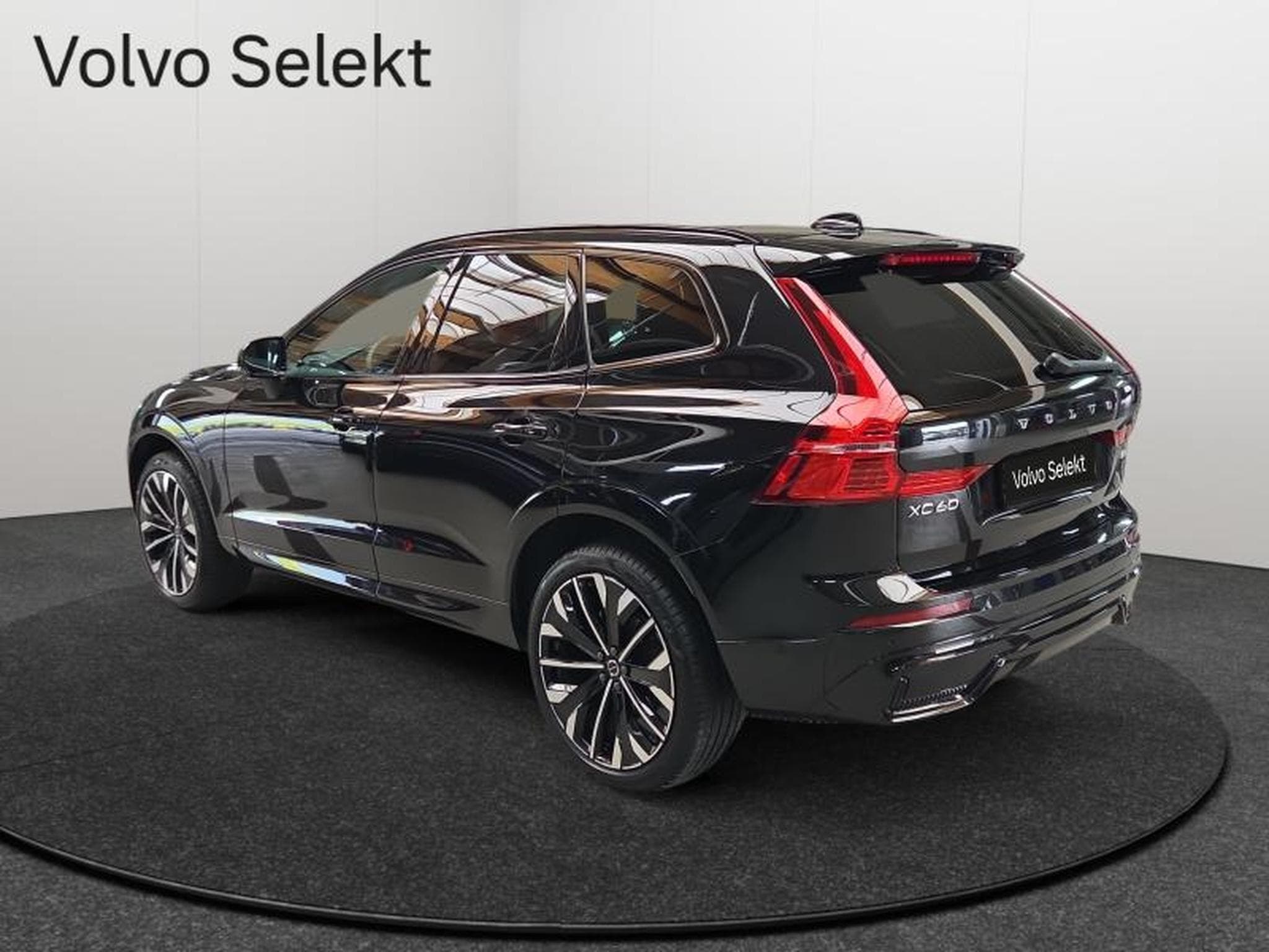 Volvo XC60 B5 AWD Ultra Dark / Essence (2025) - Foto 3