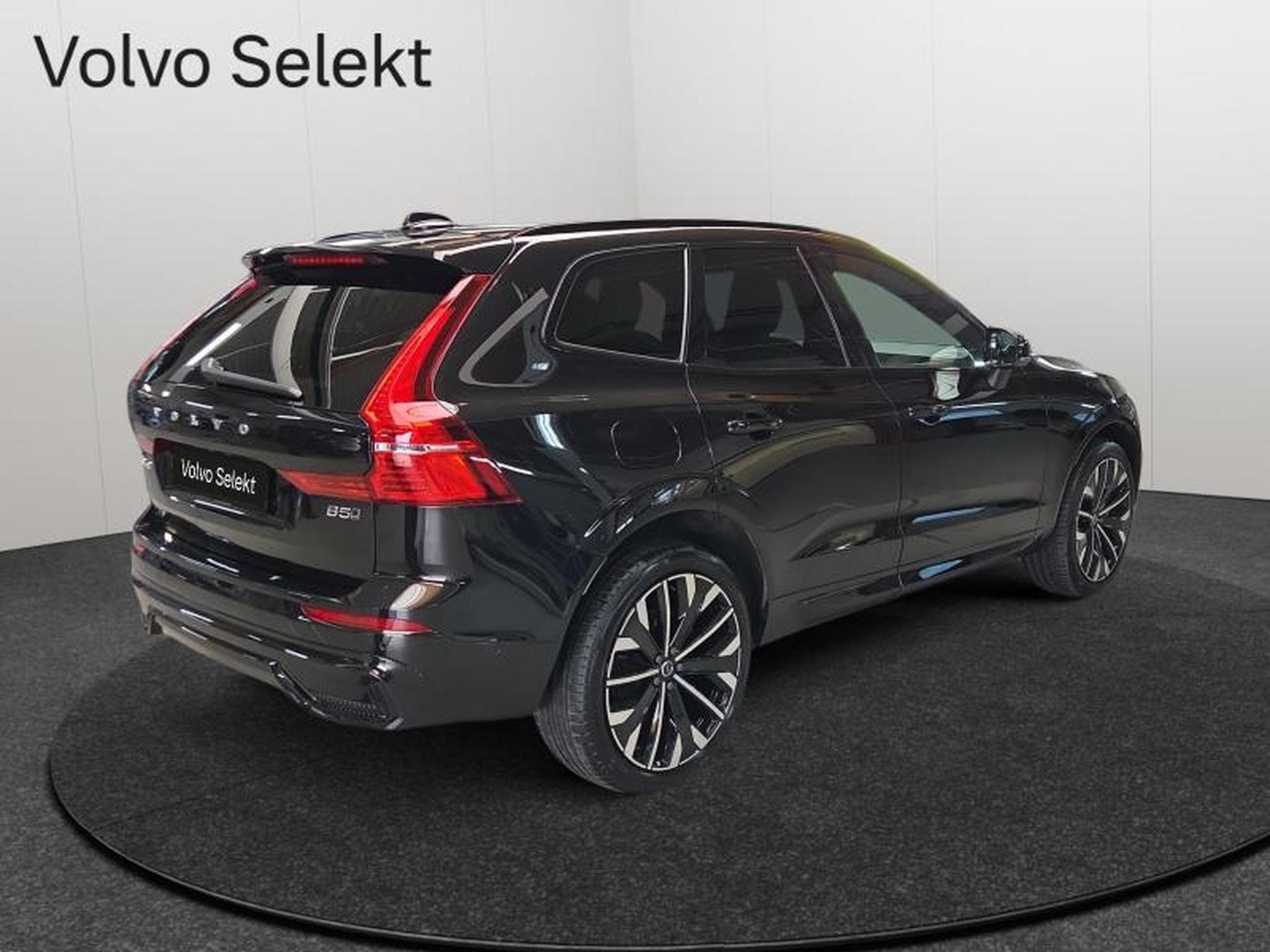 Volvo XC60 B5 AWD Ultra Dark / Essence (2025) - Foto 5