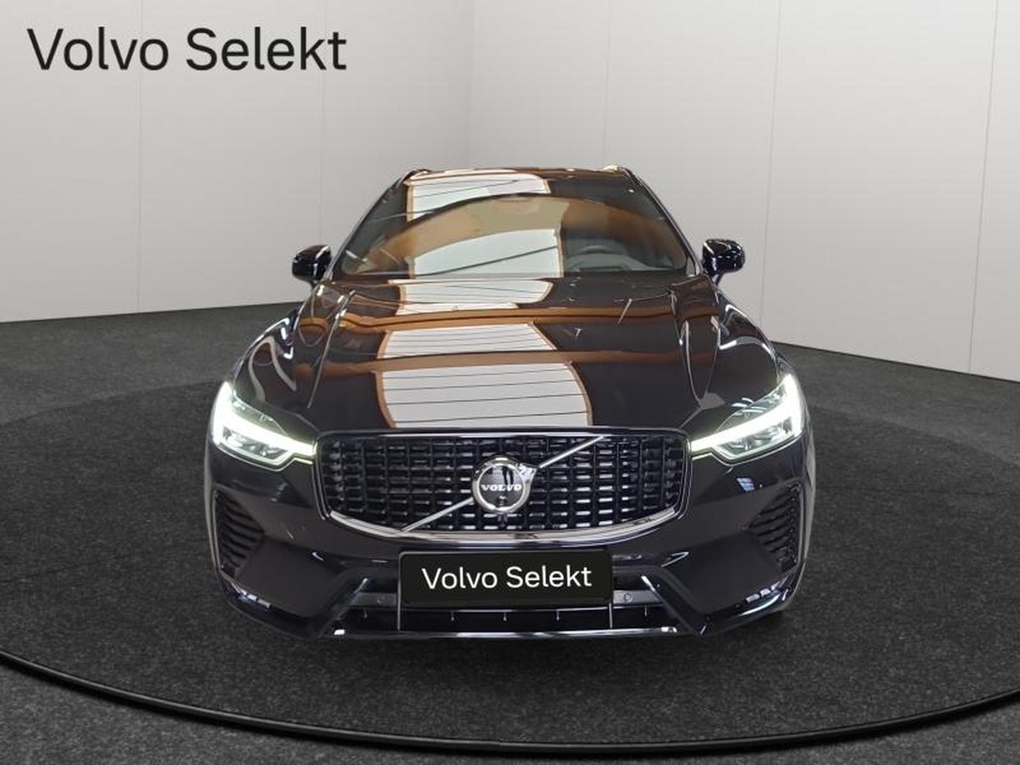 Volvo XC60 B5 AWD Ultra Dark / Essence (2025) - Foto 8