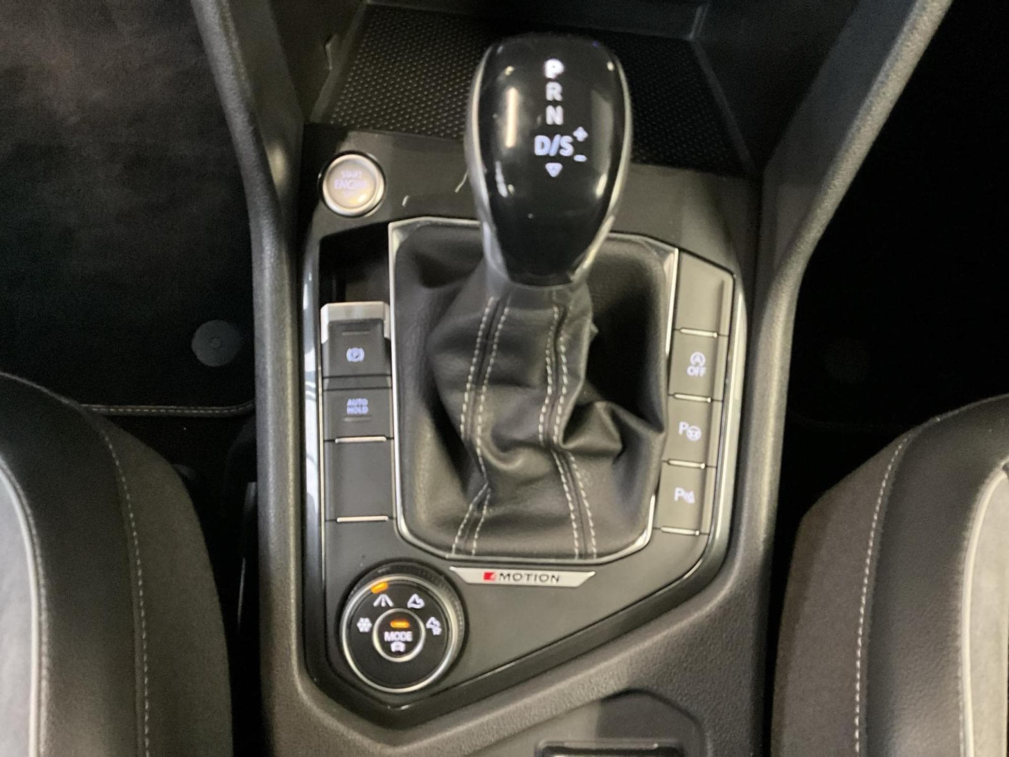 VW Tiguan R-Line+DSG+4M+Black-Style+Pano+AHK+Matrix (2020) - Foto 12