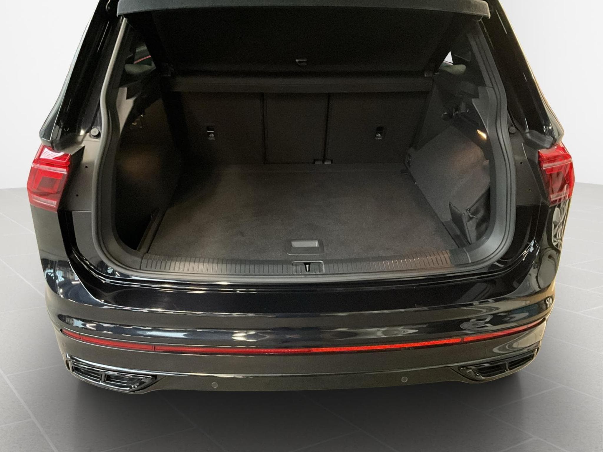 VW Tiguan R-Line+DSG+4M+Black-Style+Pano+AHK+Matrix (2020) - Foto 17