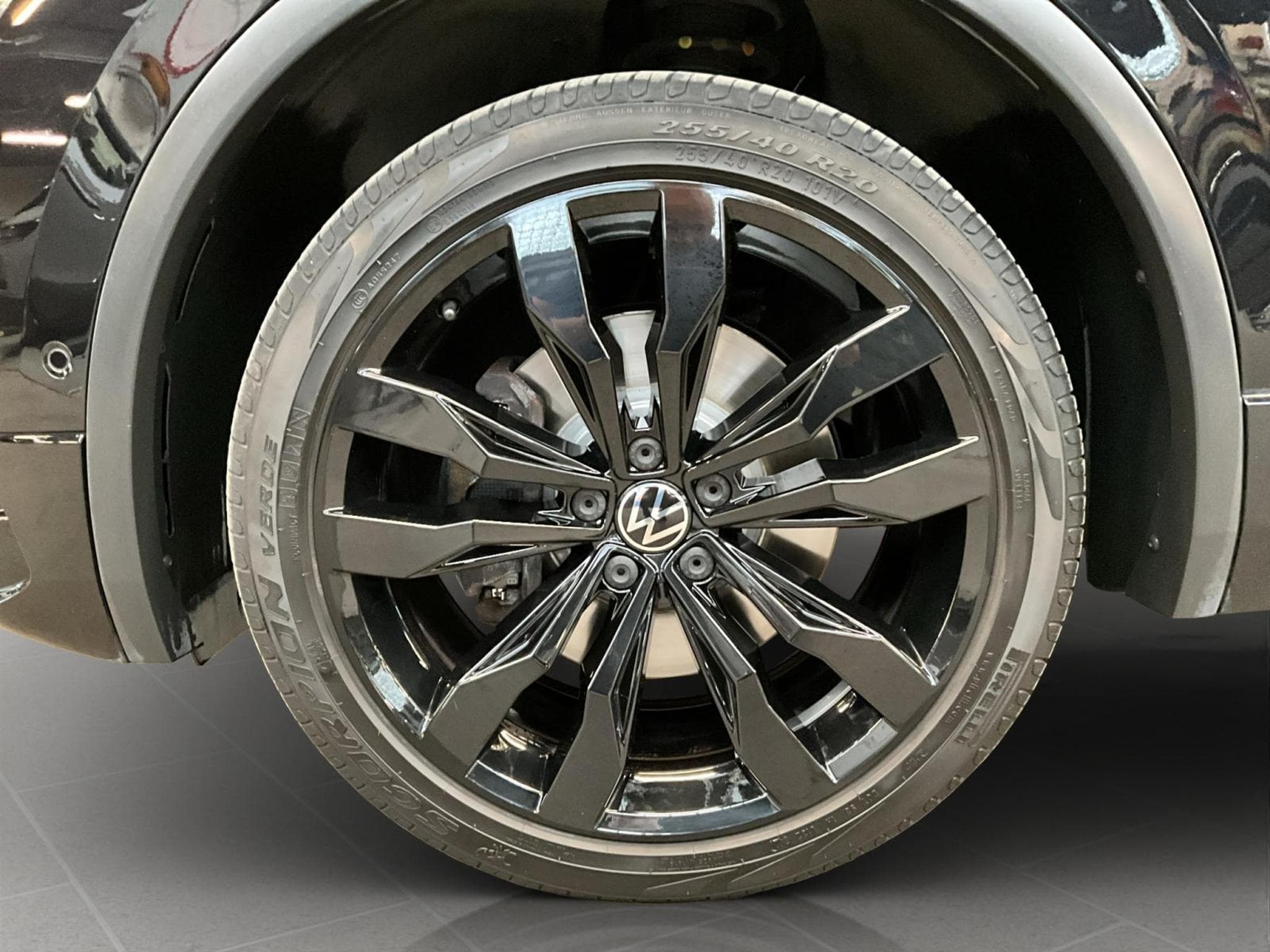 VW Tiguan R-Line+DSG+4M+Black-Style+Pano+AHK+Matrix (2020) - Foto 8