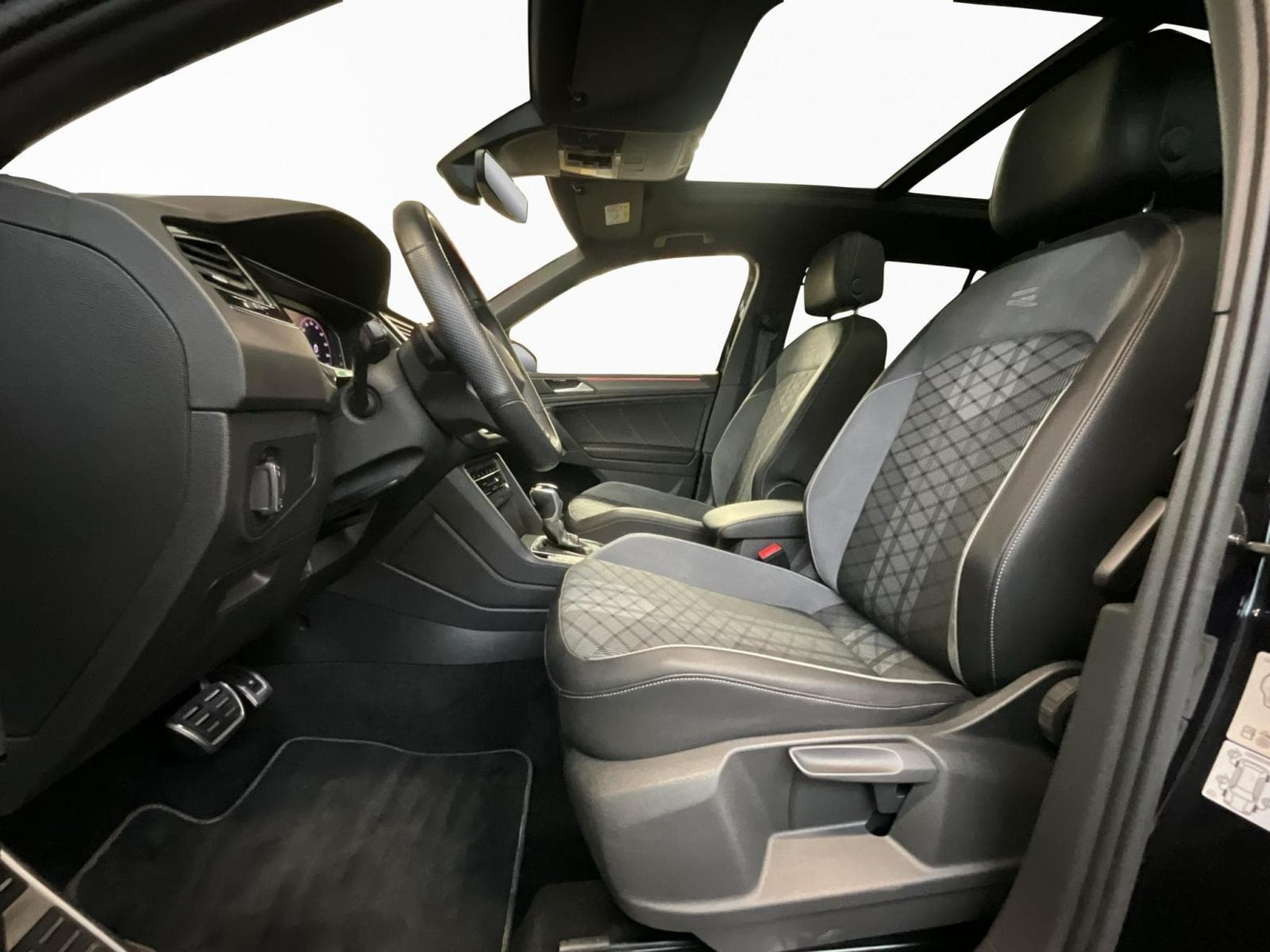 VW Tiguan R-Line+DSG+4M+Black-Style+Pano+AHK+Matrix (2020) - Foto 9
