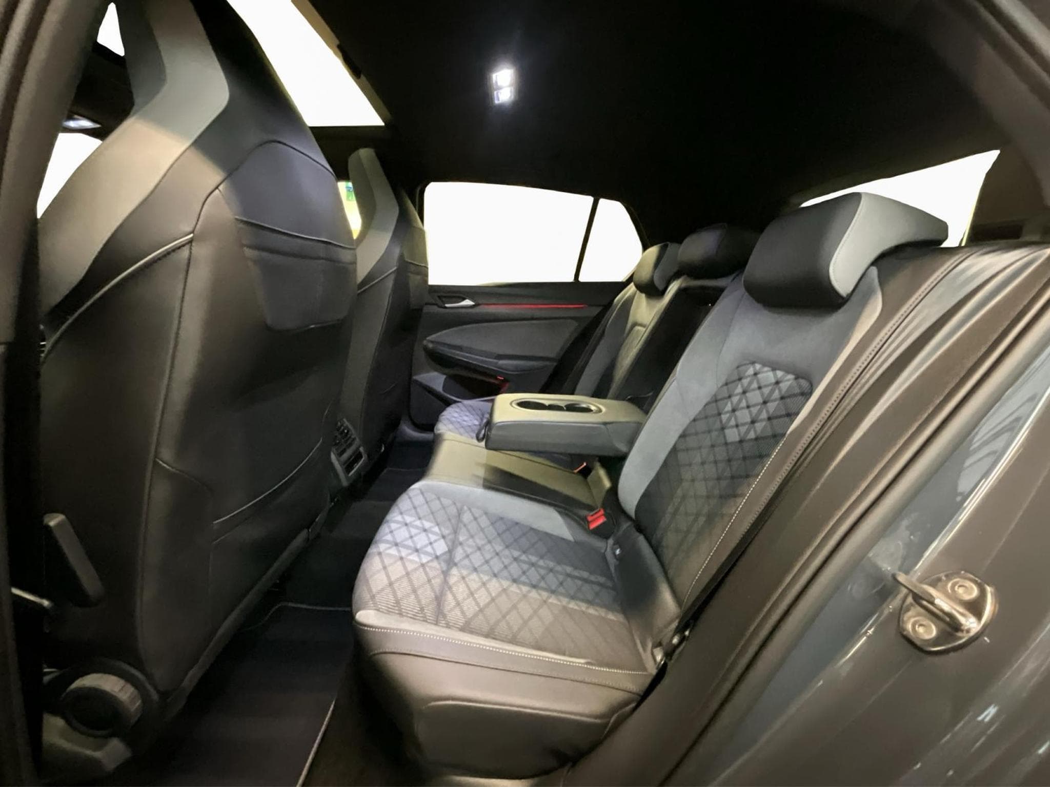 VW Golf R-Line+DSG+Pano+Rear-View+Nai+LED (2022) - Foto 16